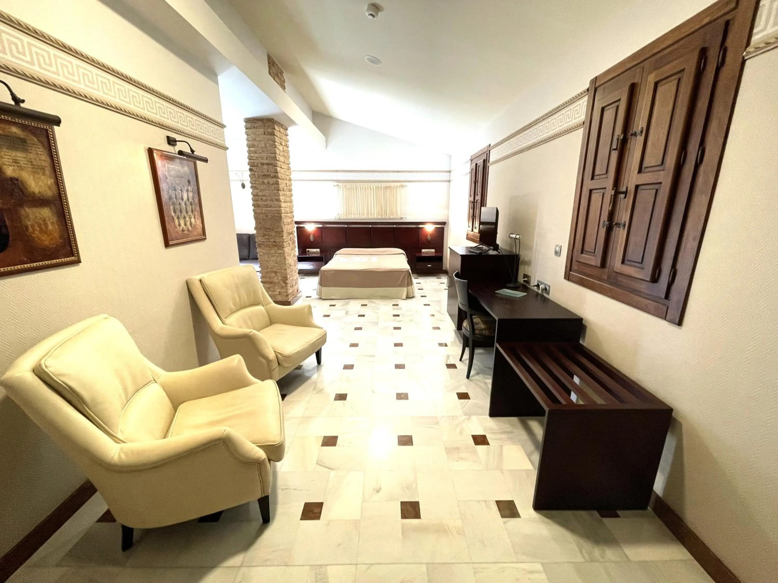 Photo of the whole room in Hotel Don Miguel Plaza