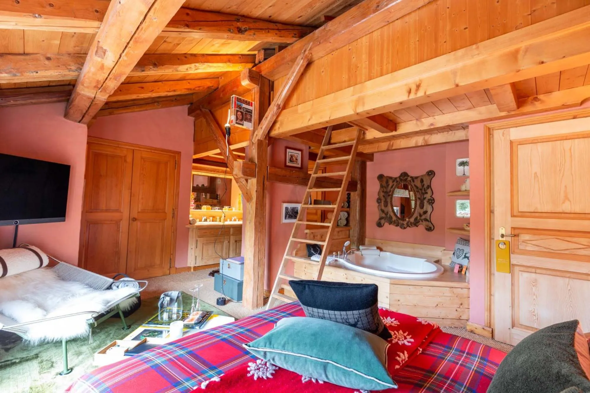 Hot Tub, Bed in Magic Megève Bois