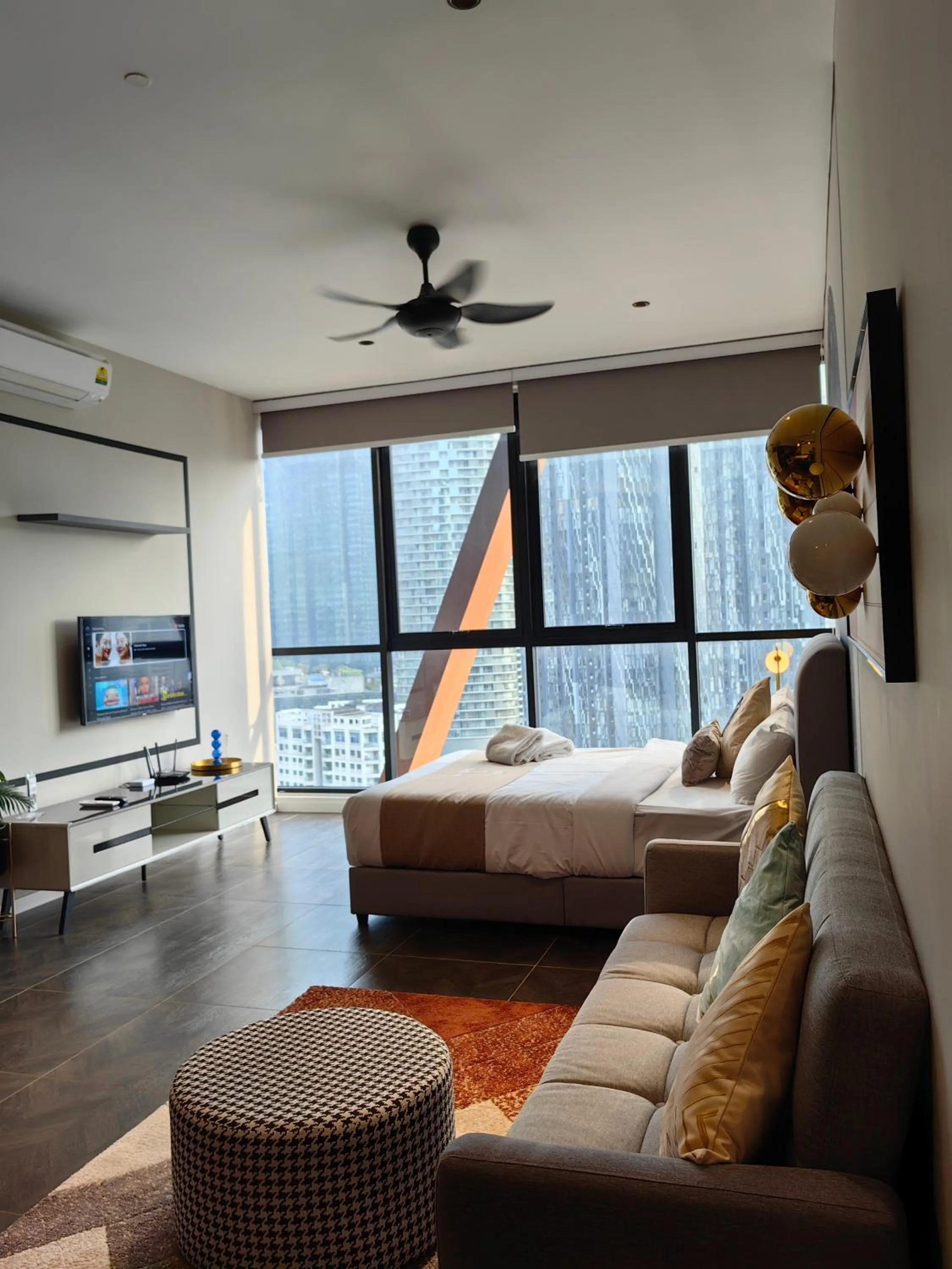 Bed in Scarletz Suites KLCC by De Harlequins Guesthouse