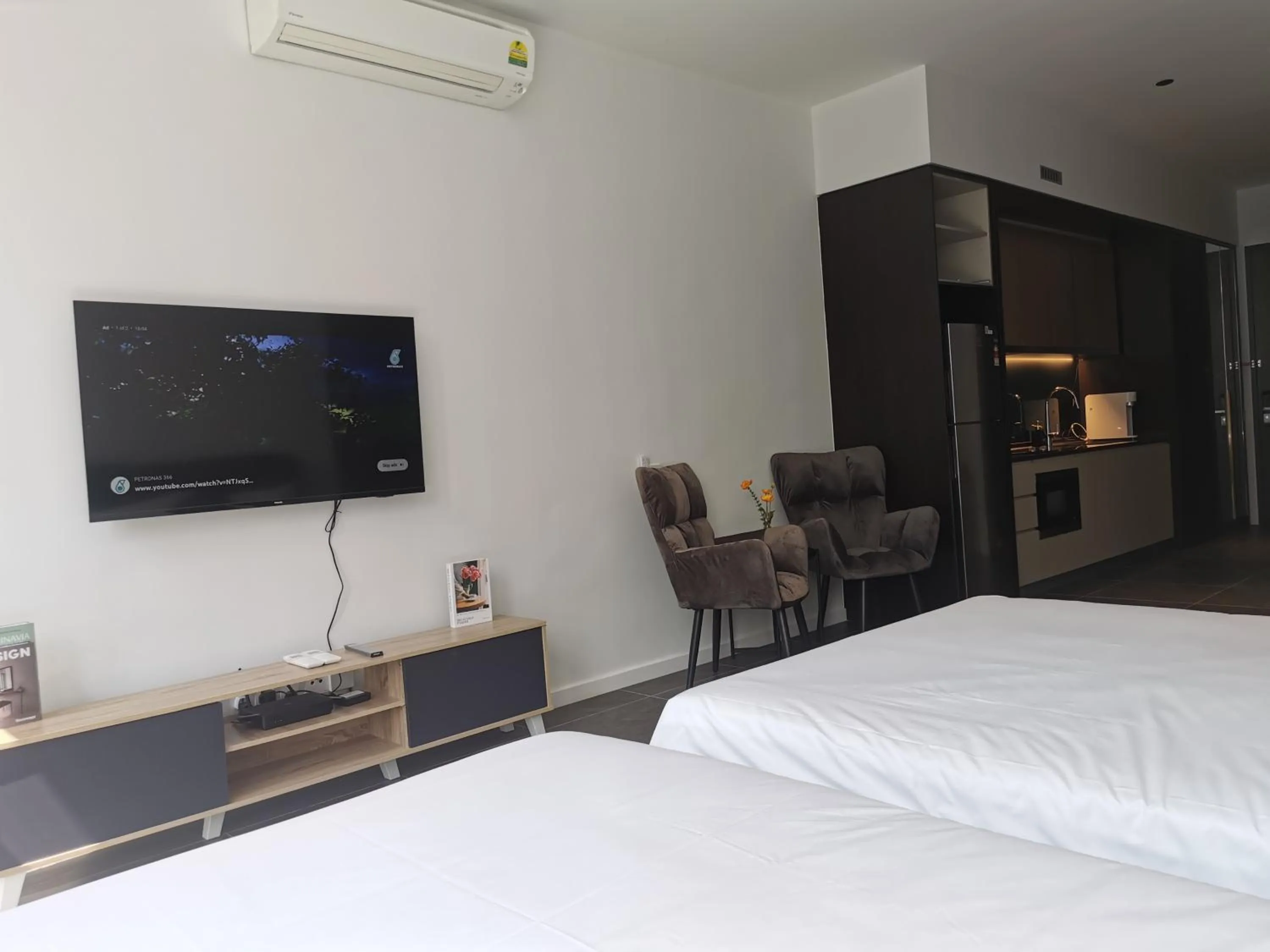 Bed in Scarletz Suites KLCC by De Harlequins Guesthouse