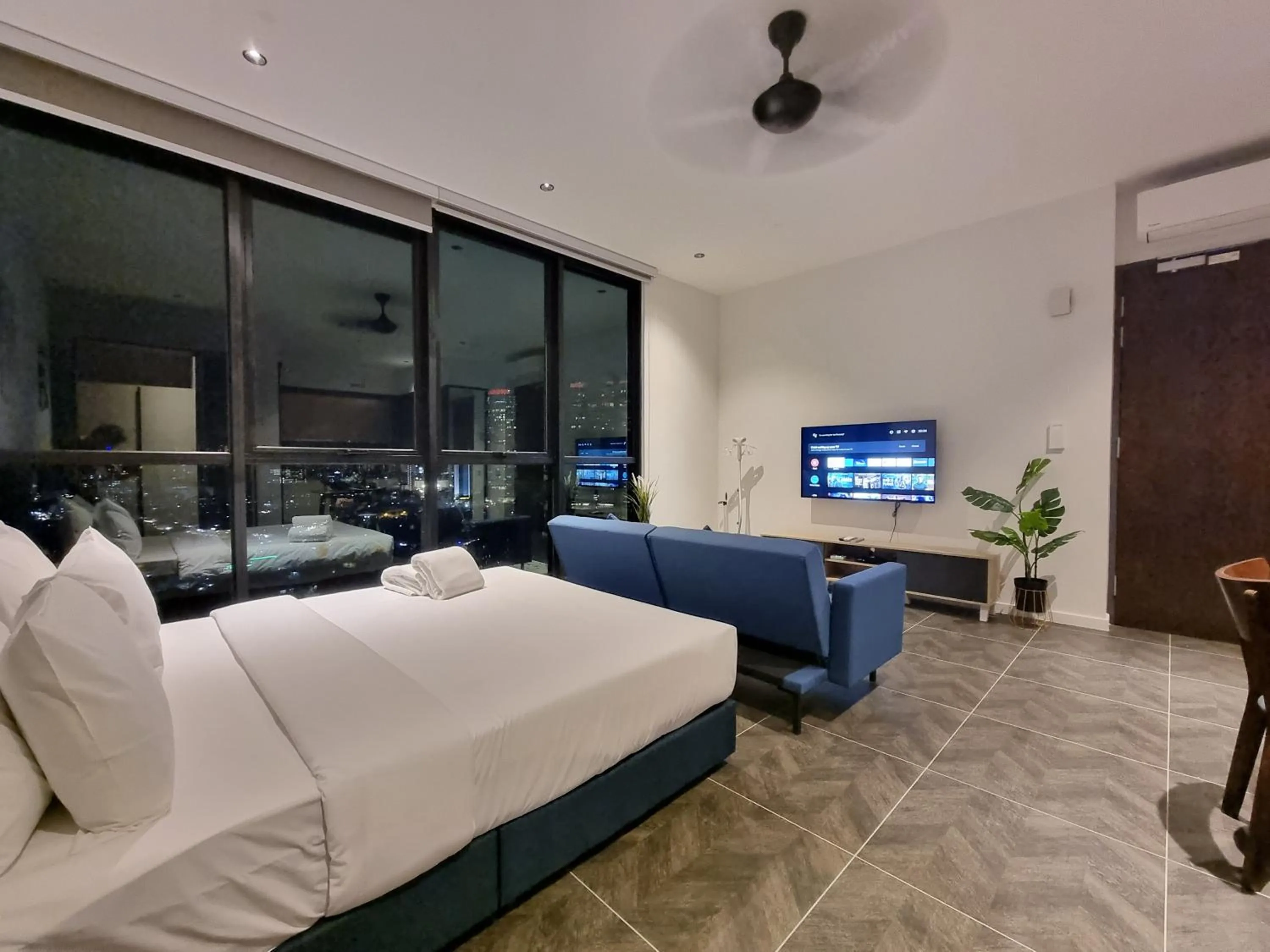 Bed in Scarletz Suites KLCC by De Harlequins Guesthouse