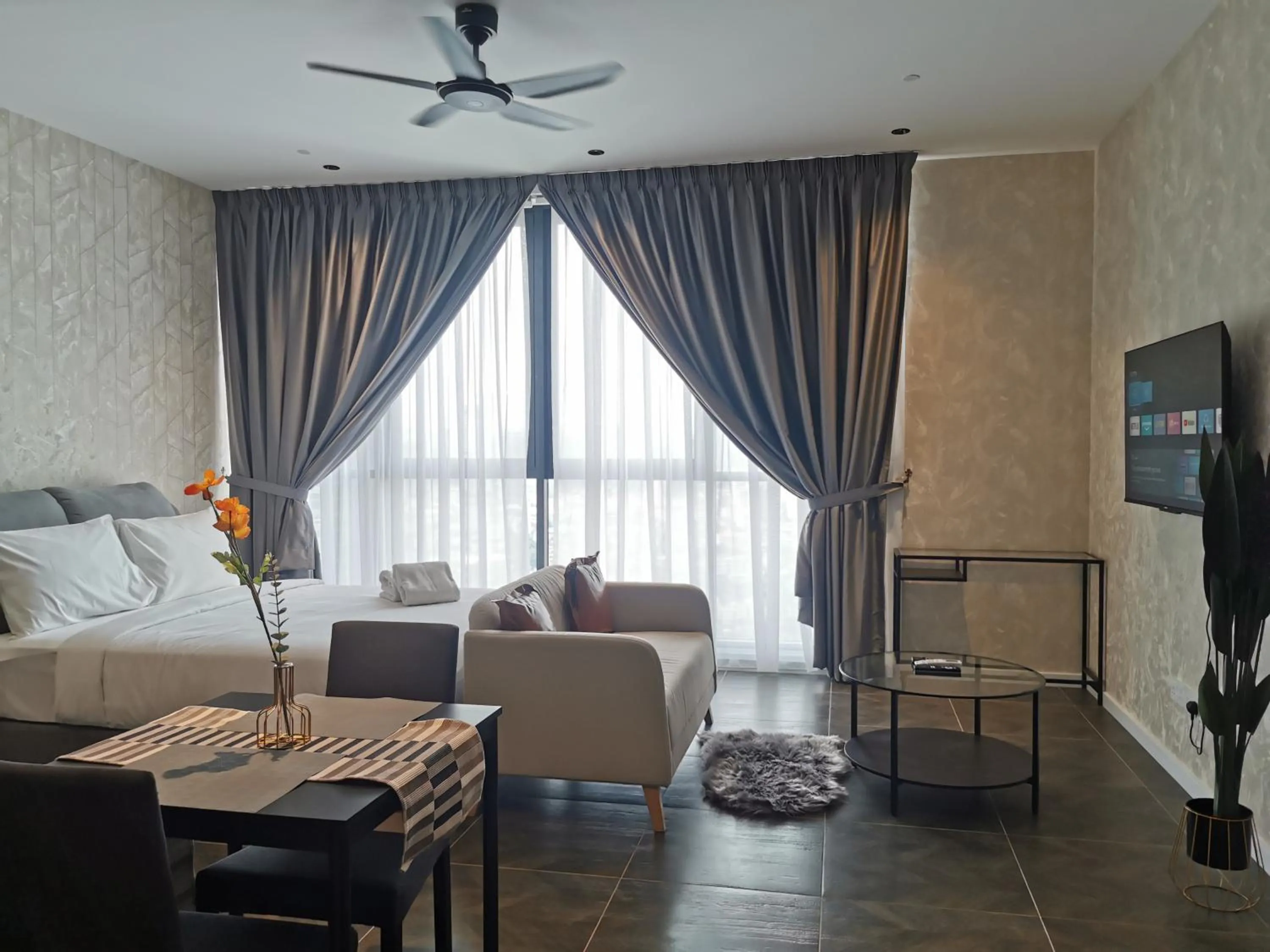 Bed in Scarletz Suites KLCC by De Harlequins Guesthouse