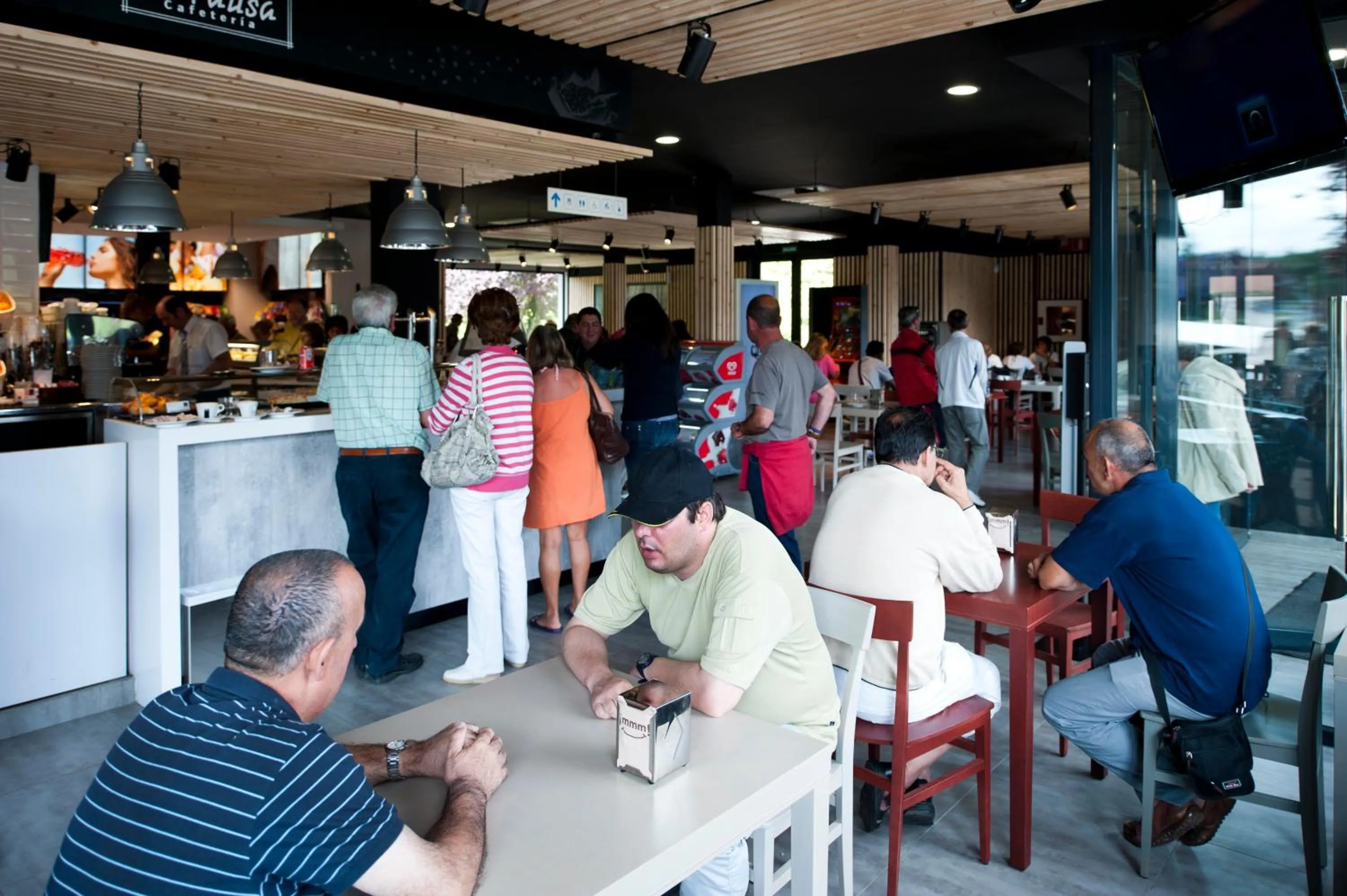 Restaurant/places to eat in AS Hoteles Altube