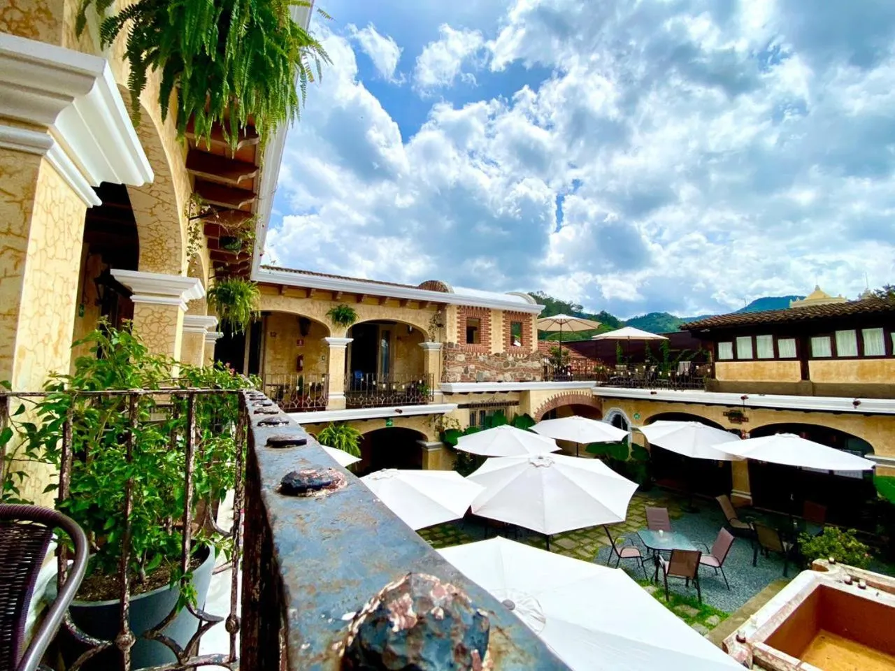 Property building in Hotel Casa Realeza