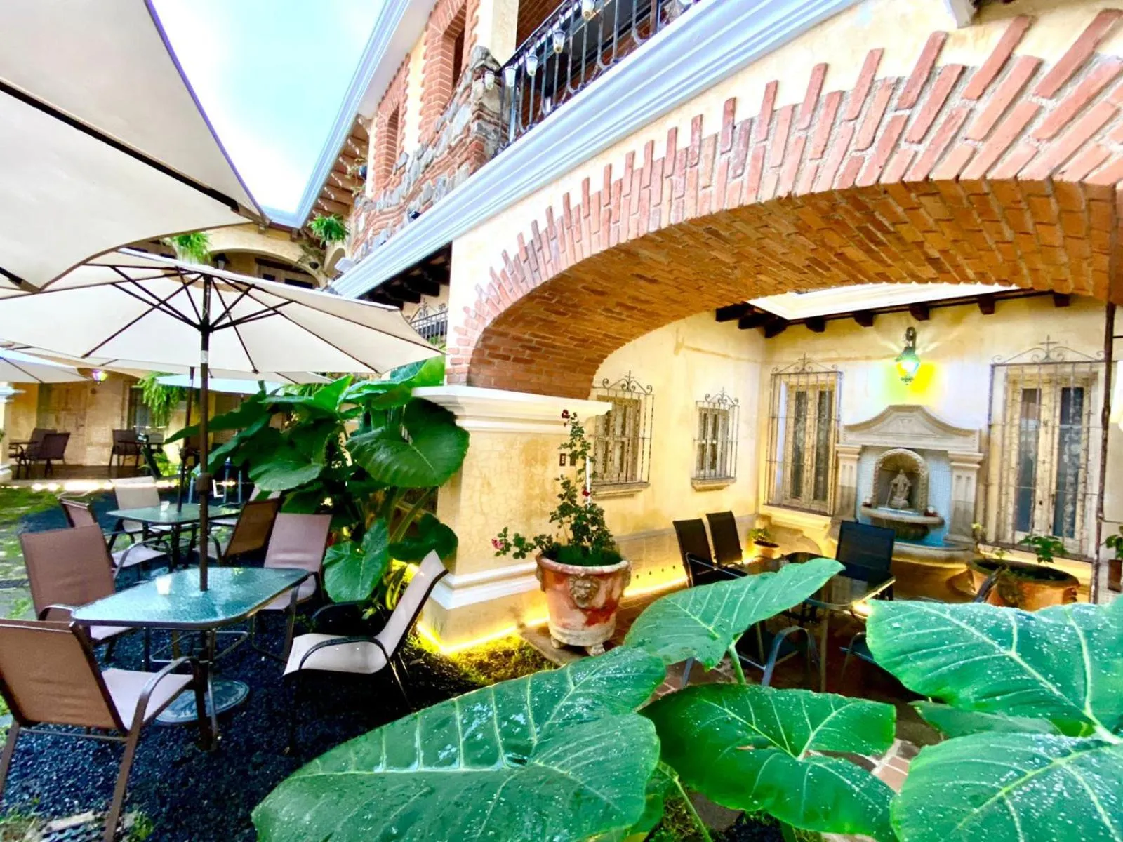 Property building in Hotel Casa Realeza