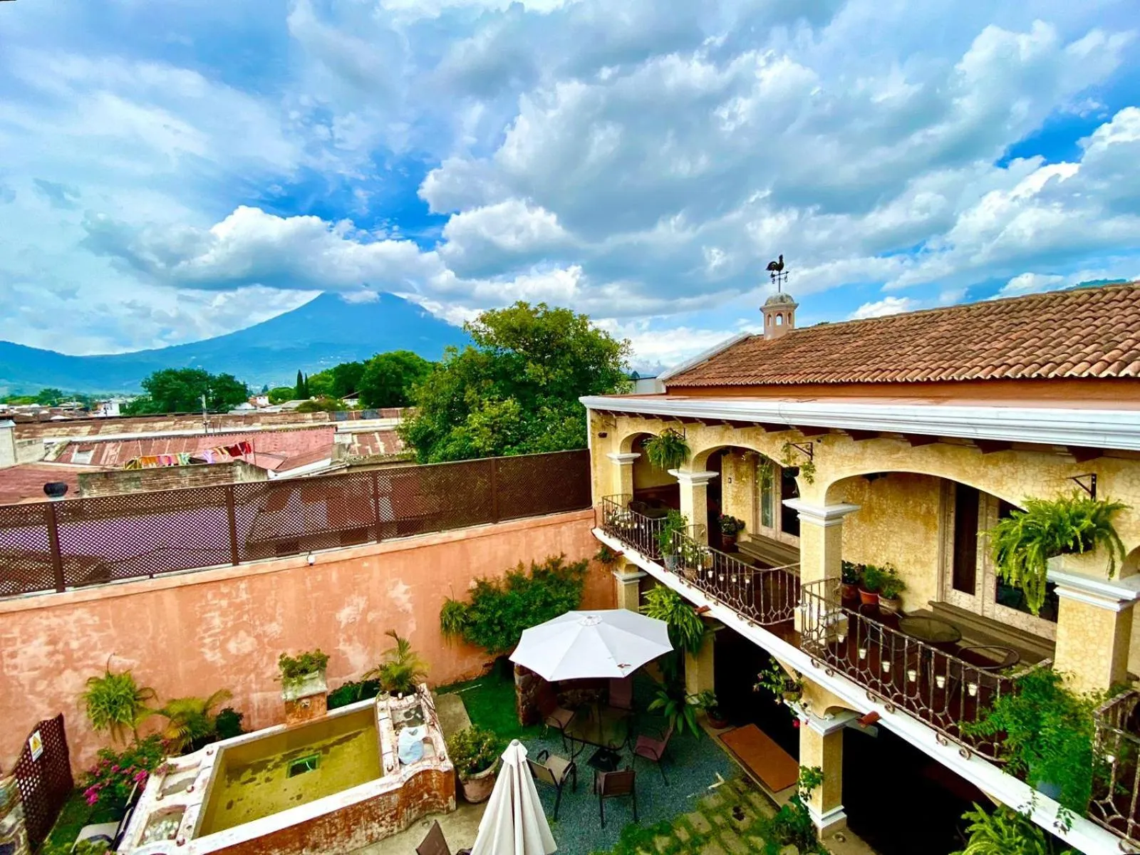 Property building in Hotel Casa Realeza