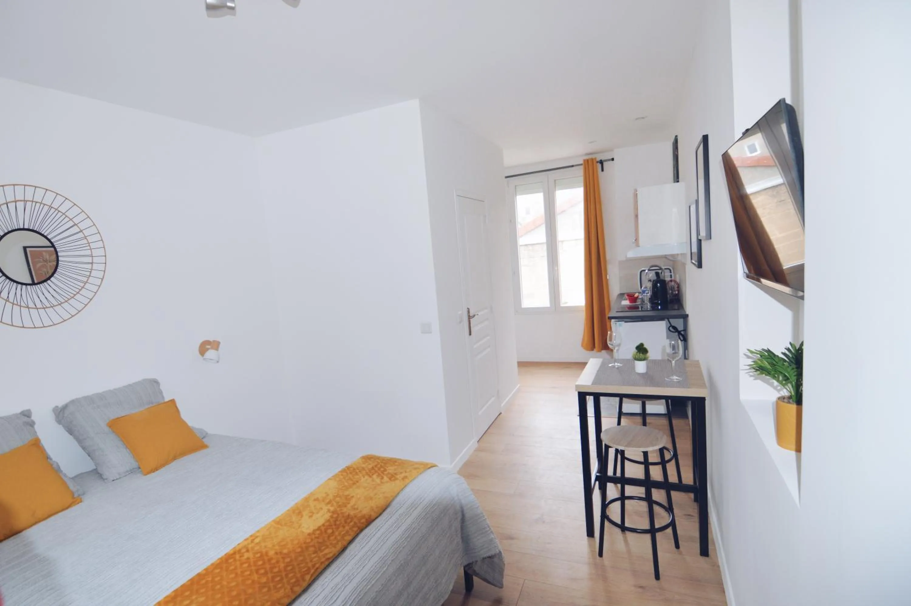 Photo of the whole room, Bed in Studios Lsquare Residence AFPA