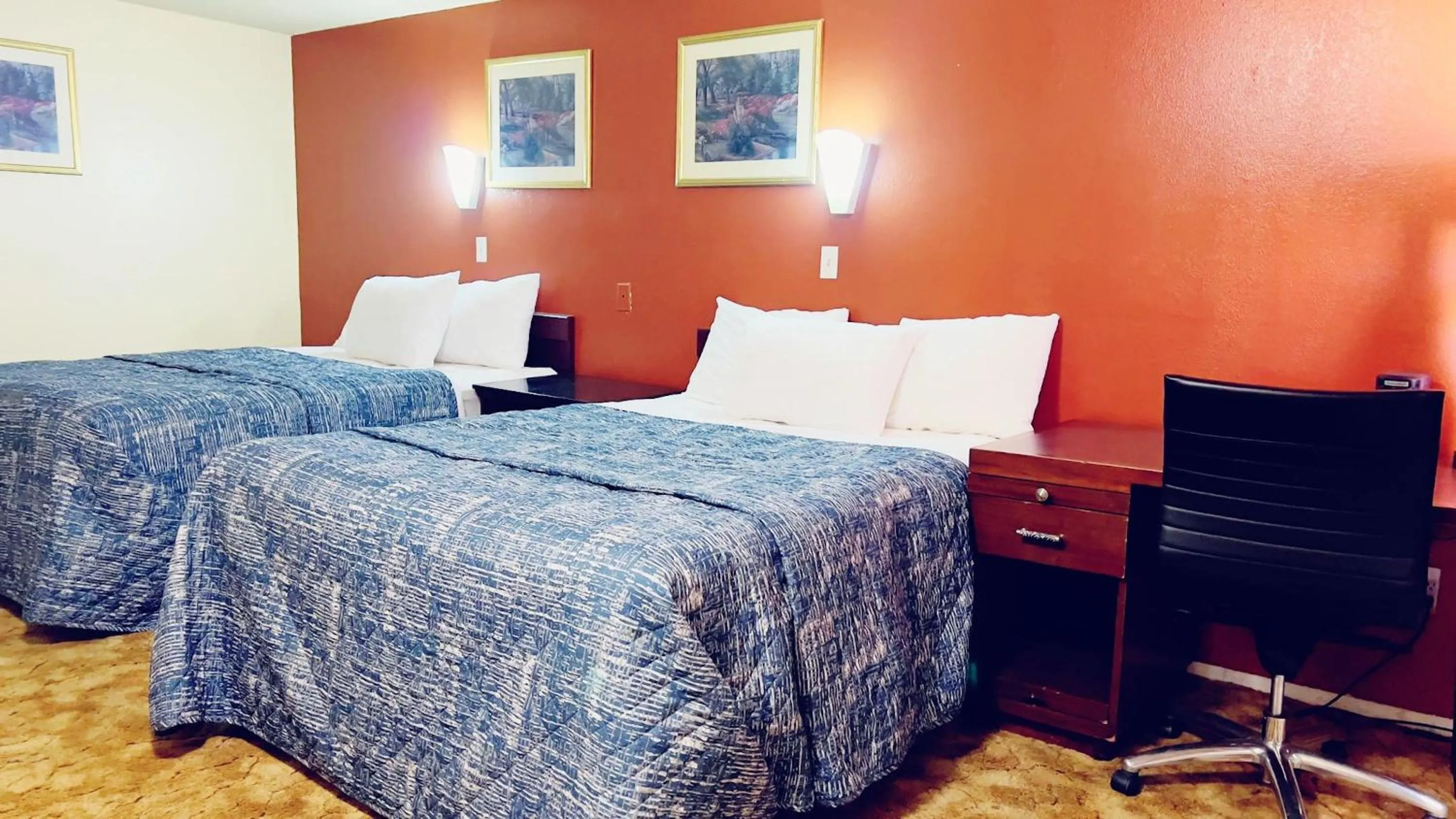 Bed in Travelors Lodge Motel & RV Park US-287&US-96