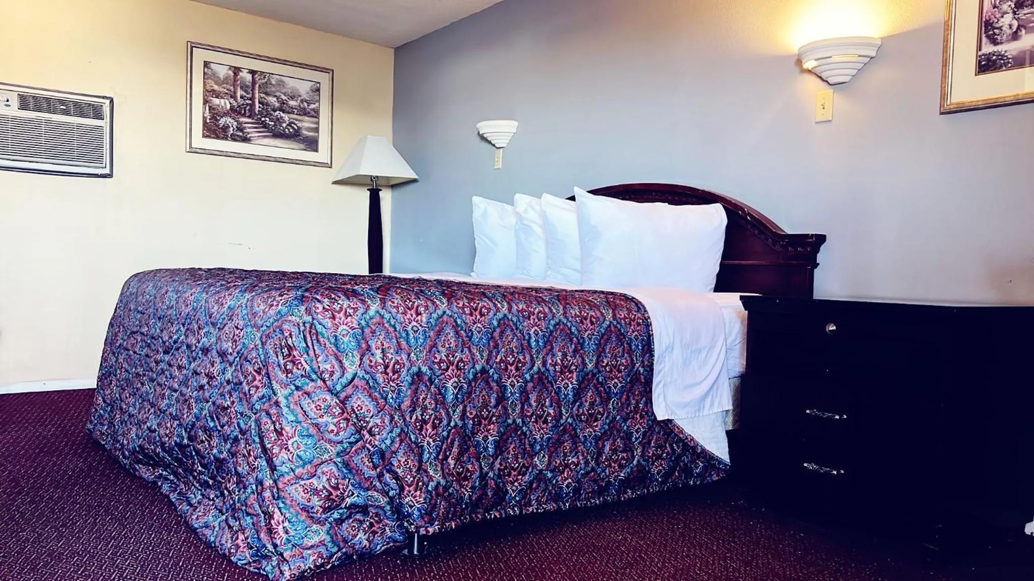 Bed in Travelors Lodge Motel & RV Park US-287&US-96