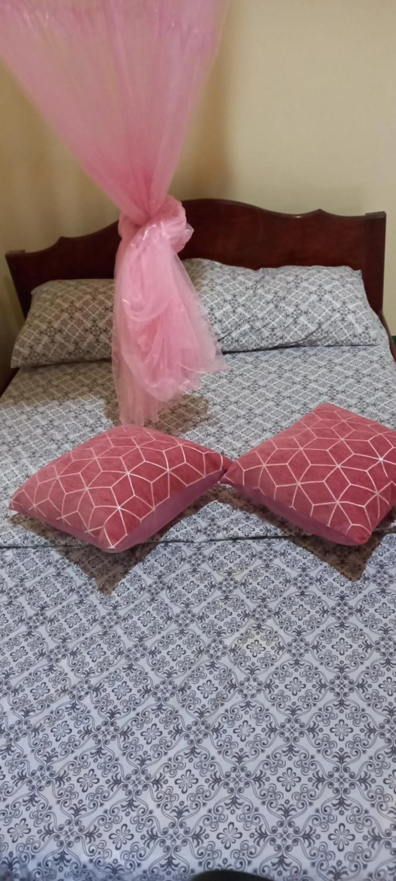 Bed in Rodel Yellow Hauz