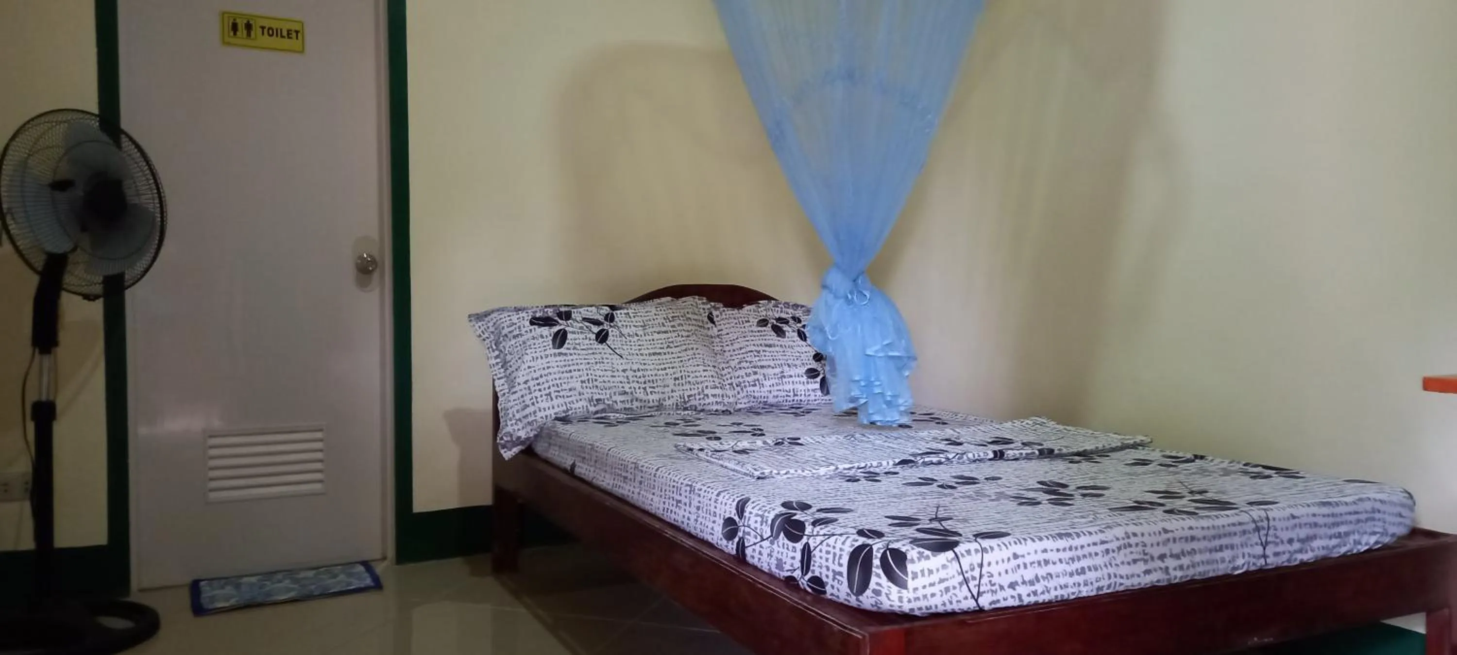 Bed in Rodel Yellow Hauz