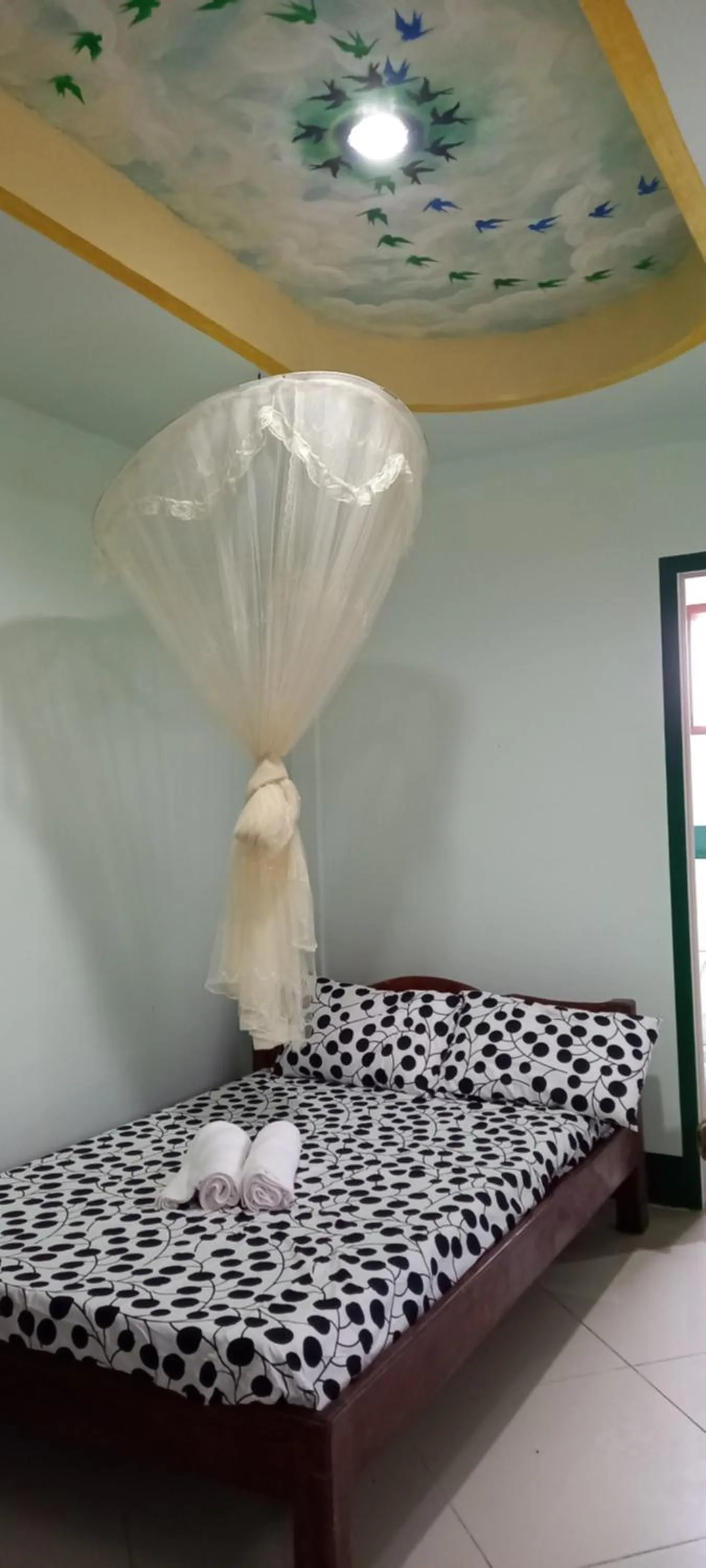 Bed in Rodel Yellow Hauz