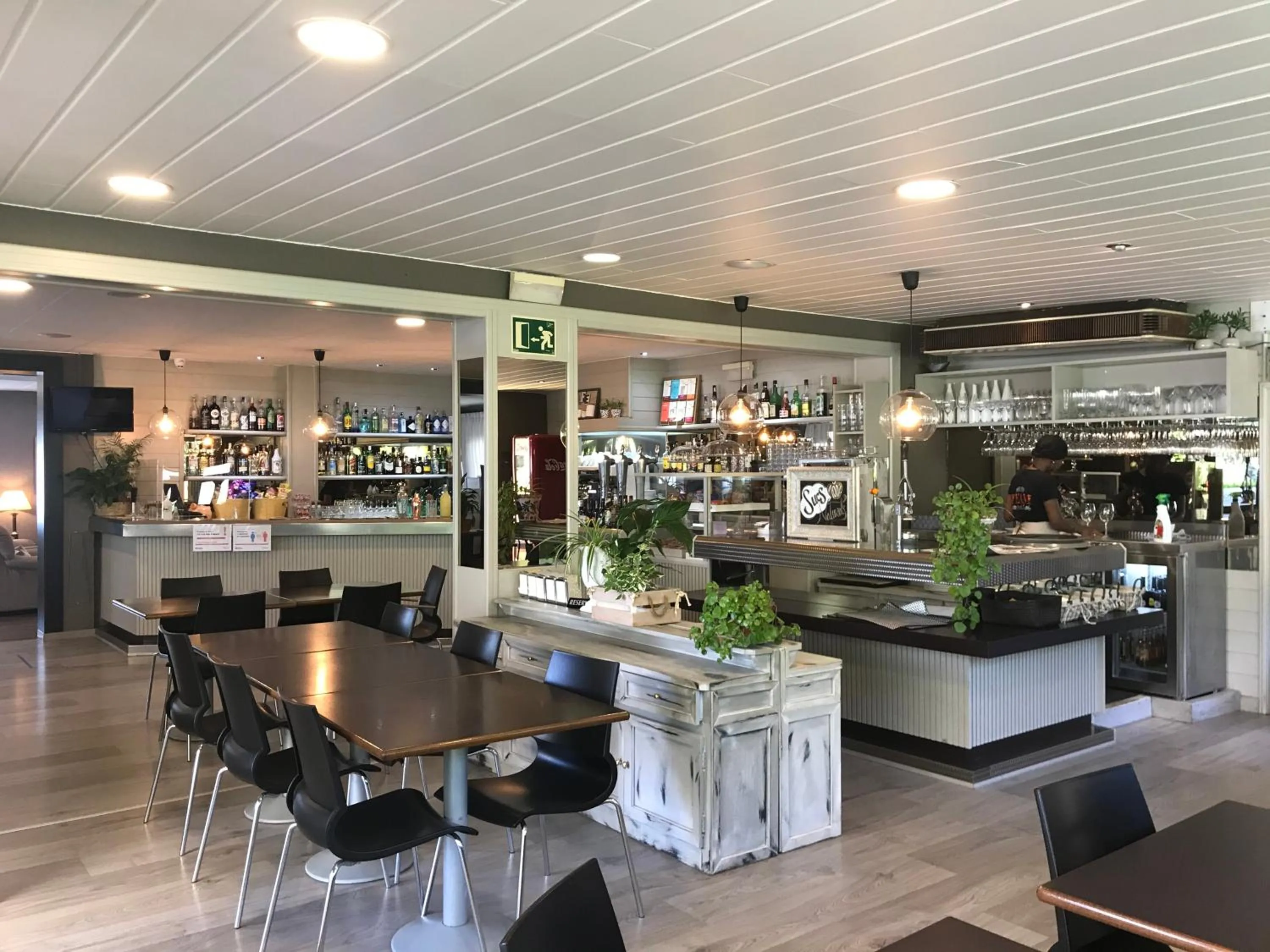 Restaurant/places to eat in Hotel Esteba