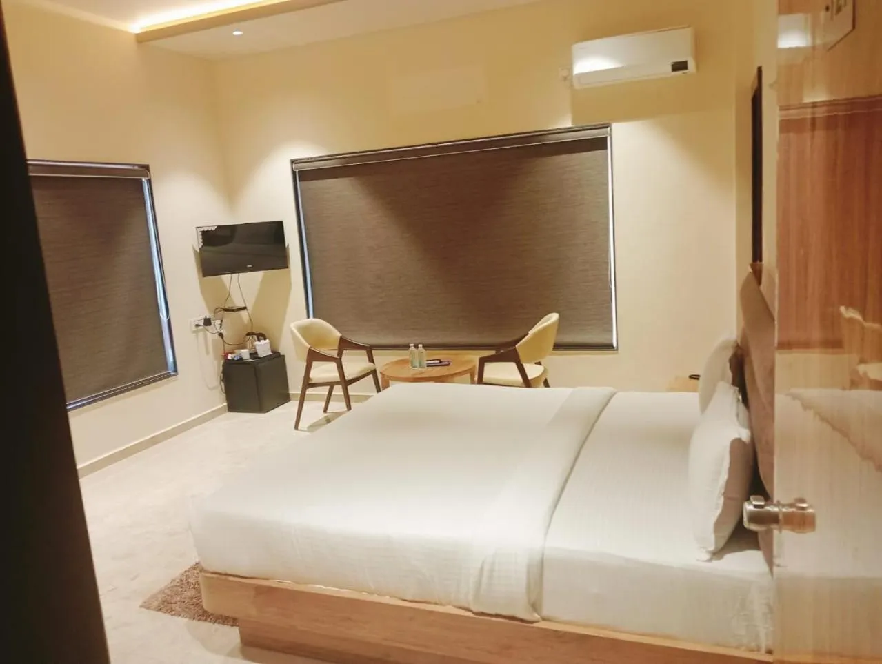 Bedroom, Bed in Flamingo Club and Resort Una 3 Km Away from Diu Check Post