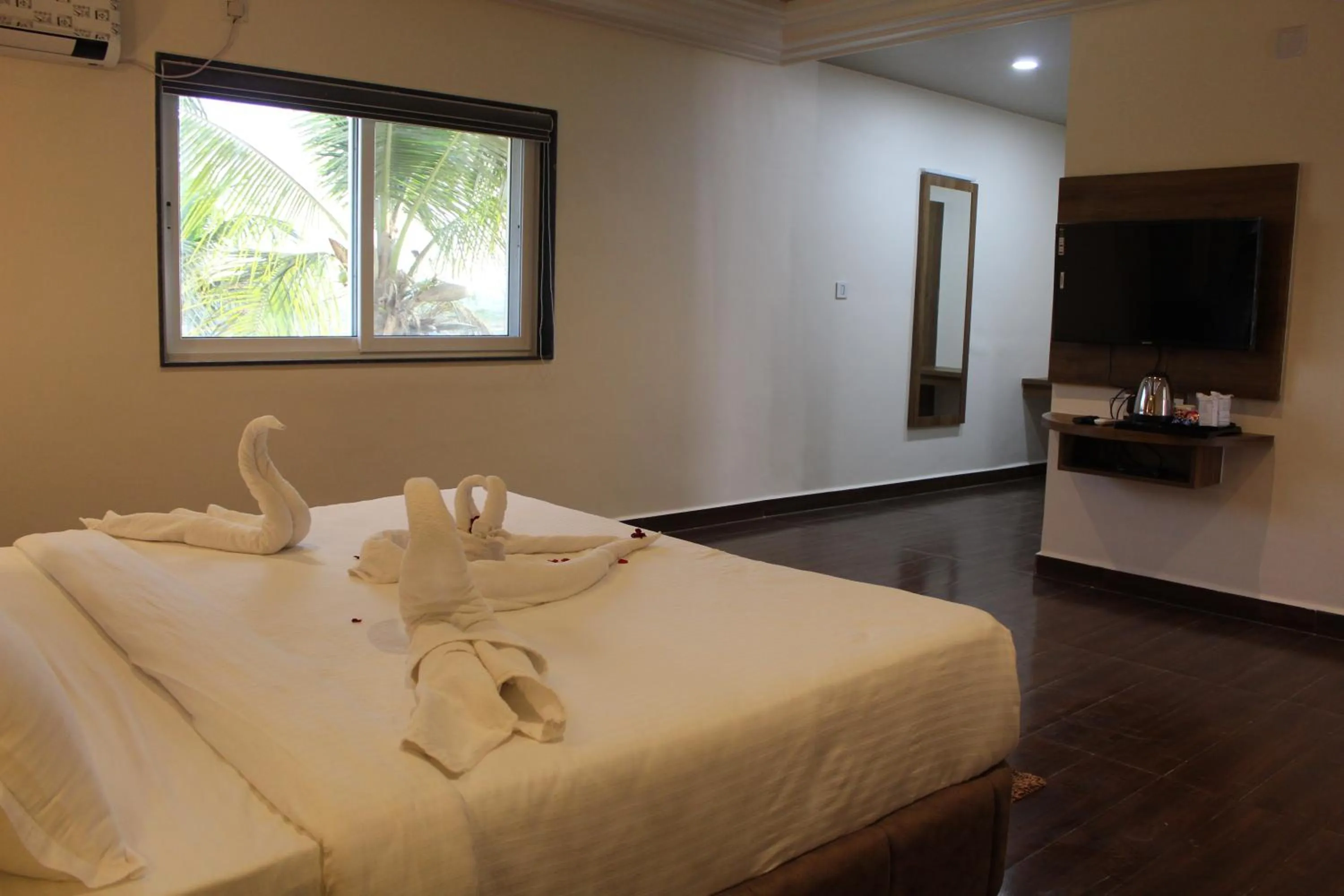 Bed in Flamingo Club and Resort Una 3 Km Away from Diu Check Post