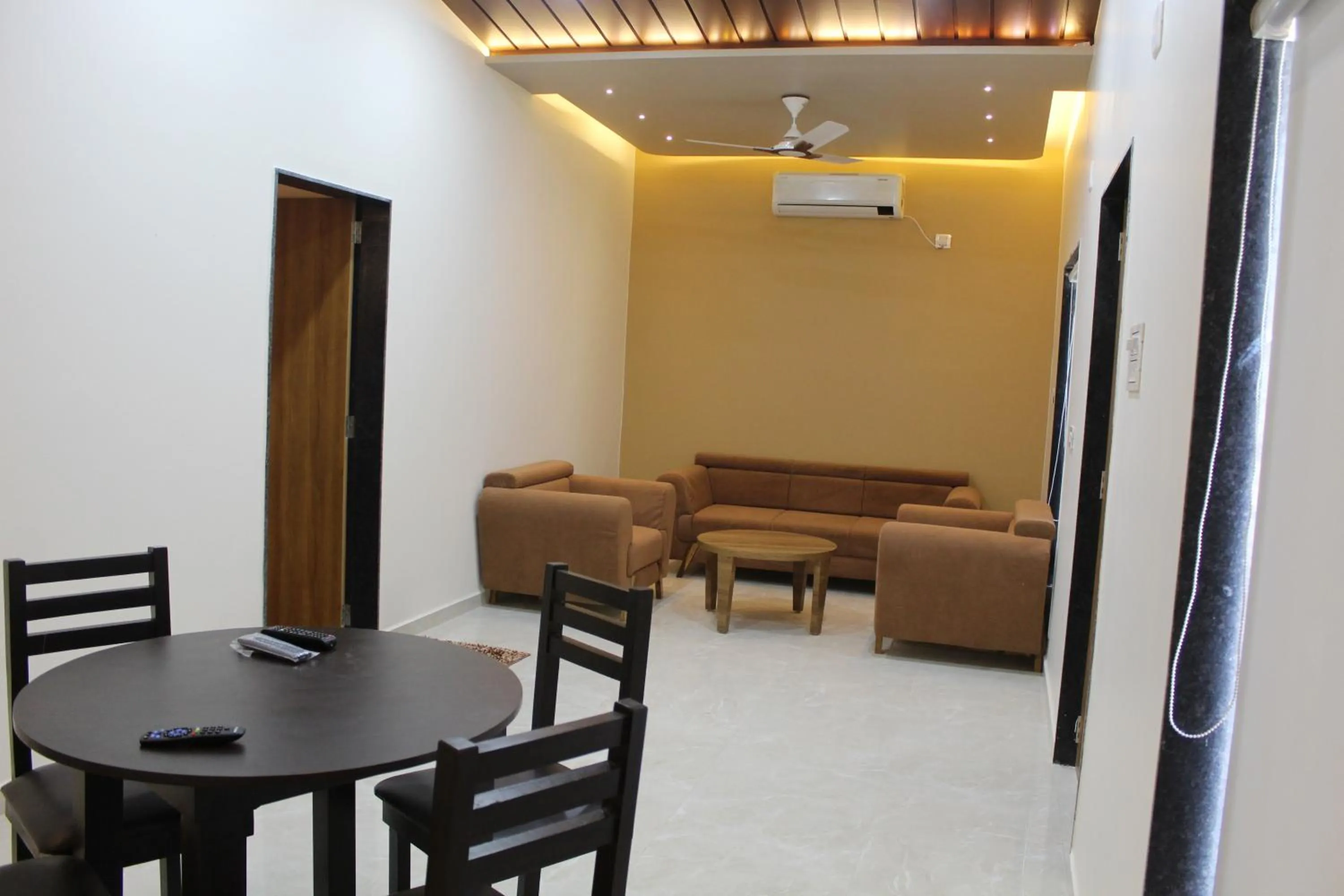 Living room in Flamingo Club and Resort Una 3 Km Away from Diu Check Post