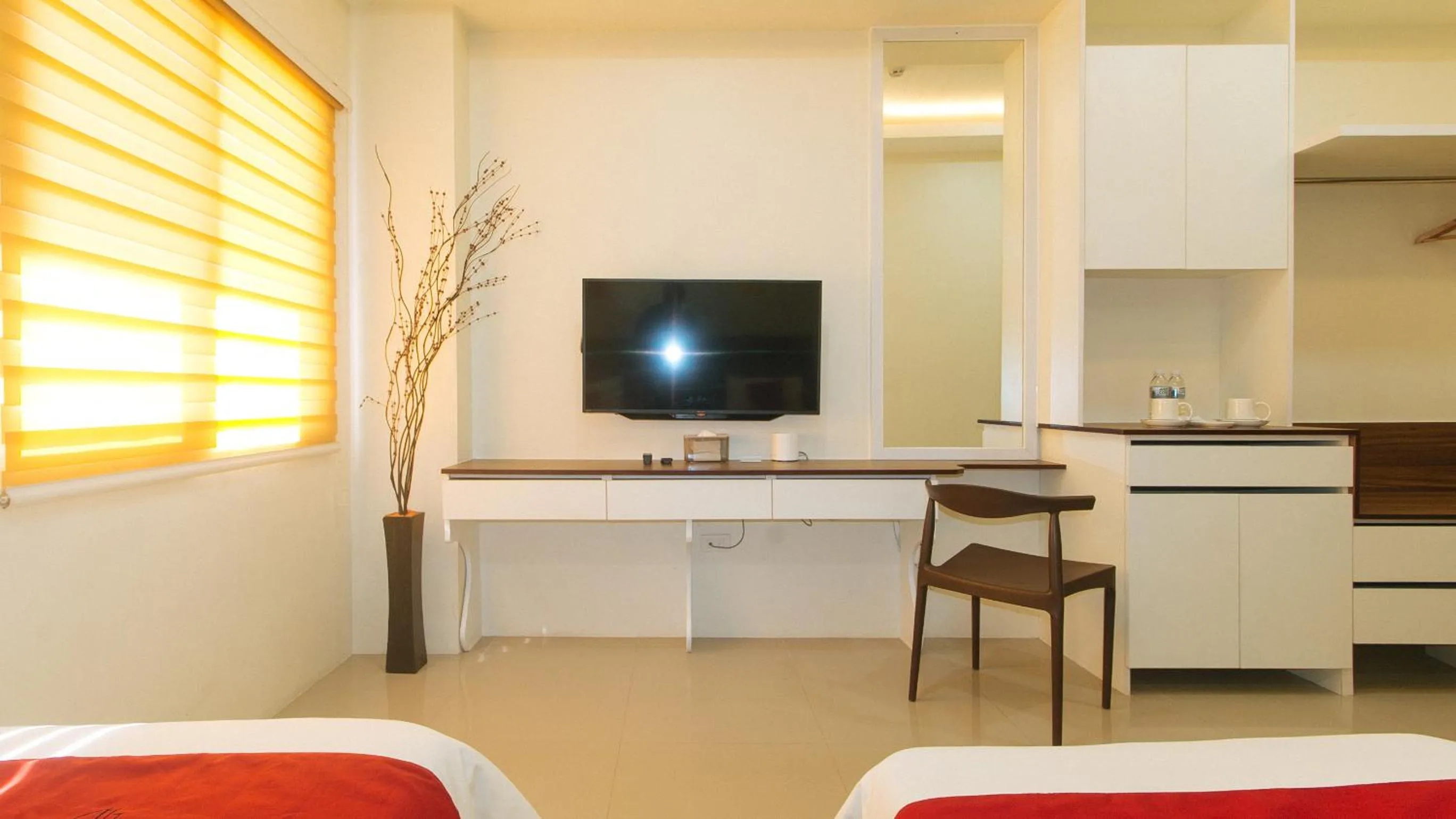 TV and multimedia, Bed in RedDoorz @ Leoncia Apartelle Mandaue City