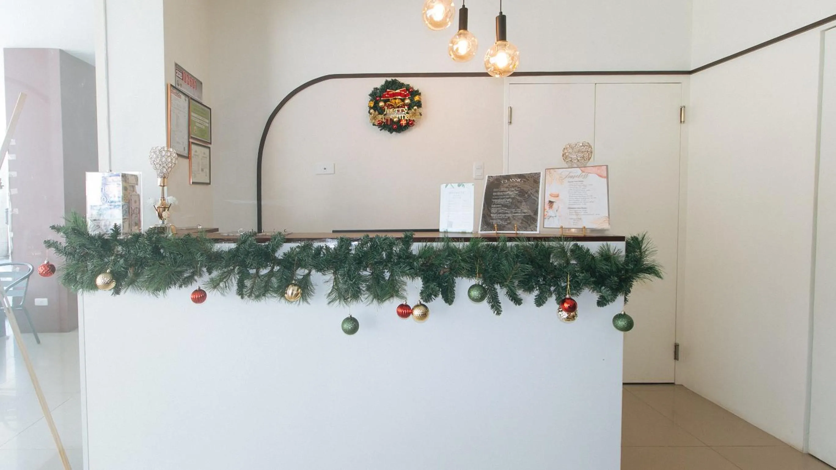 Lobby or reception in RedDoorz @ Leoncia Apartelle Mandaue City