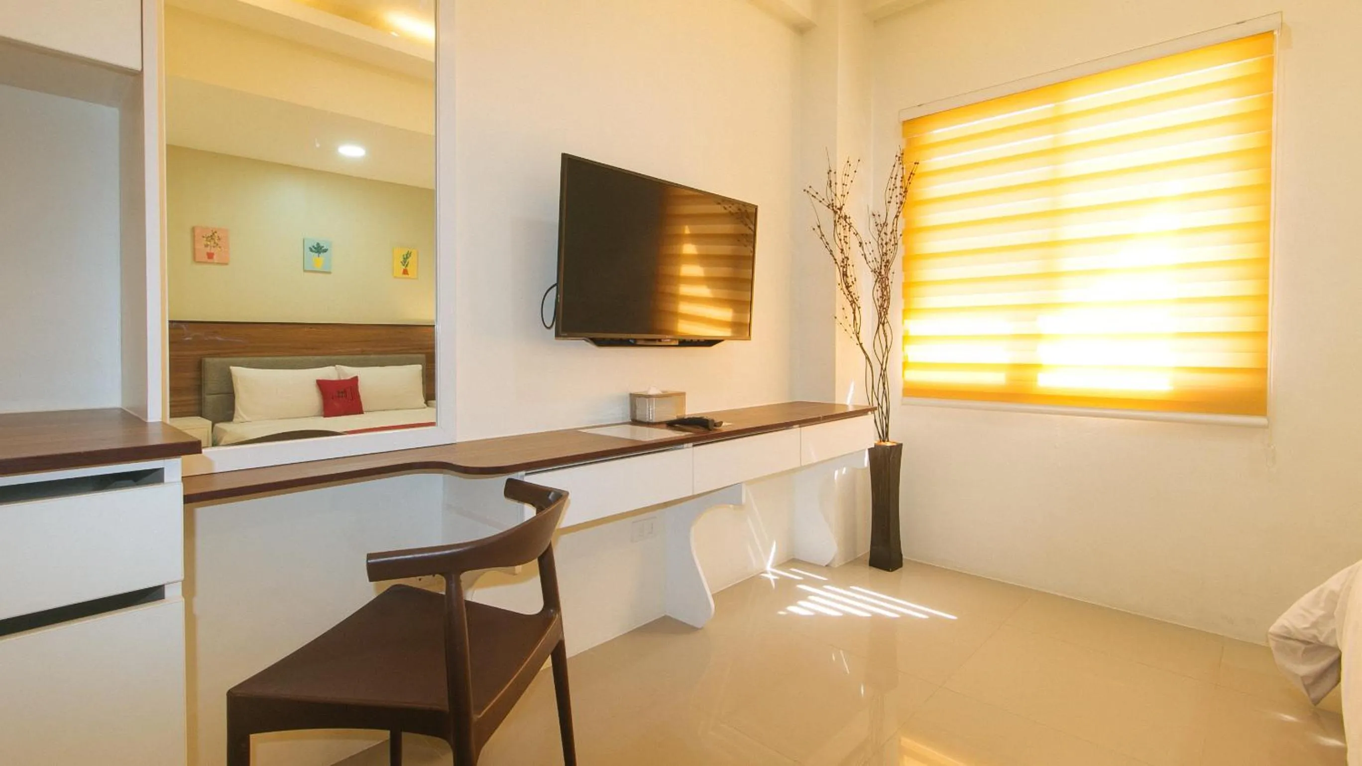 TV and multimedia in RedDoorz @ Leoncia Apartelle Mandaue City