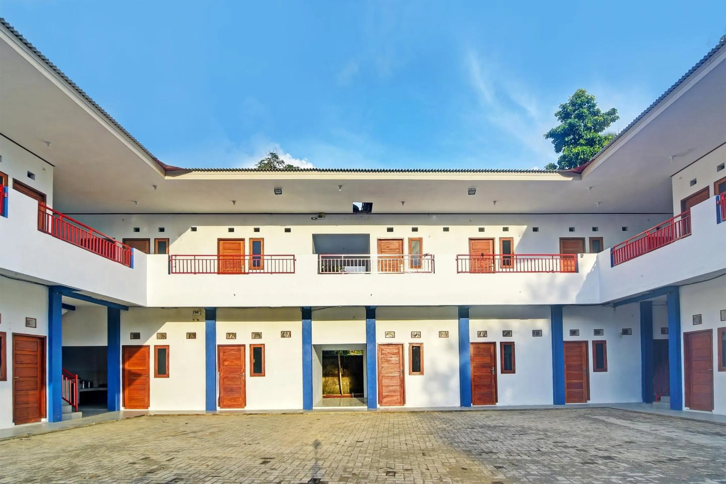 Facade/entrance in Hotel O Cvictory Inn