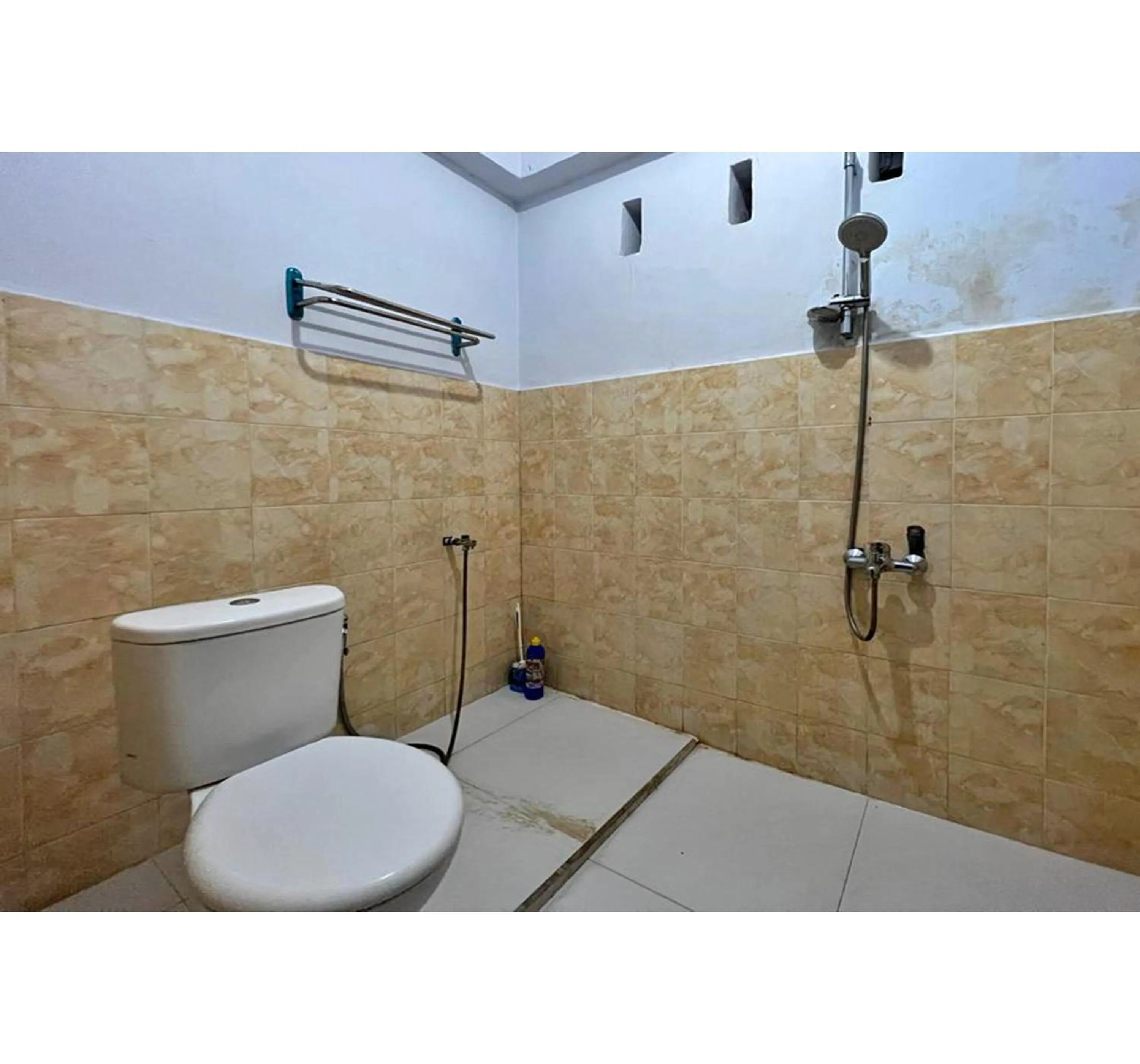 Bathroom in Hotel O Wisma Samudra