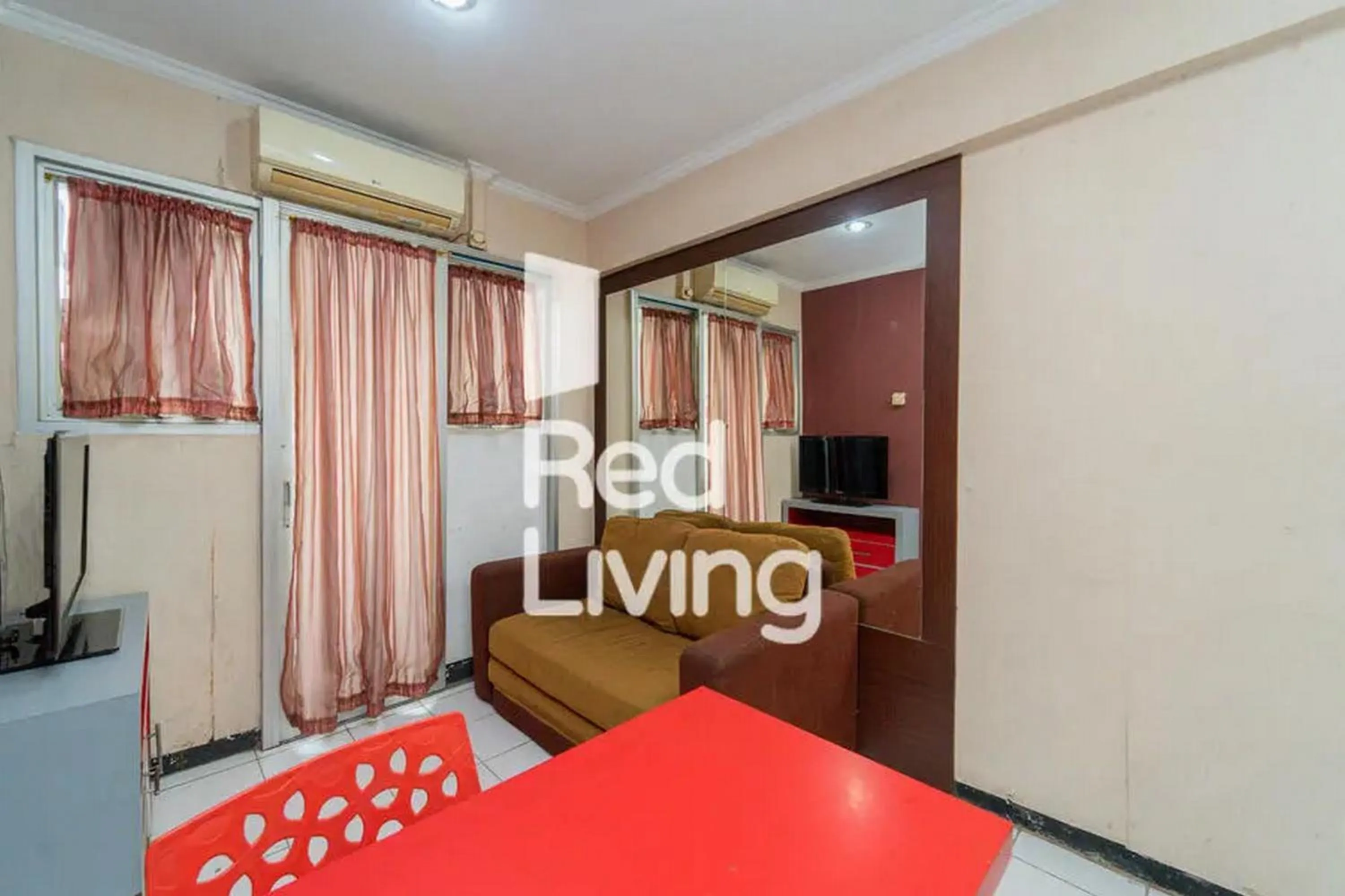 Communal lounge/ TV room, Bed in RedLiving Apartemen Sentra Timur Residence - Myroom id Tower Green