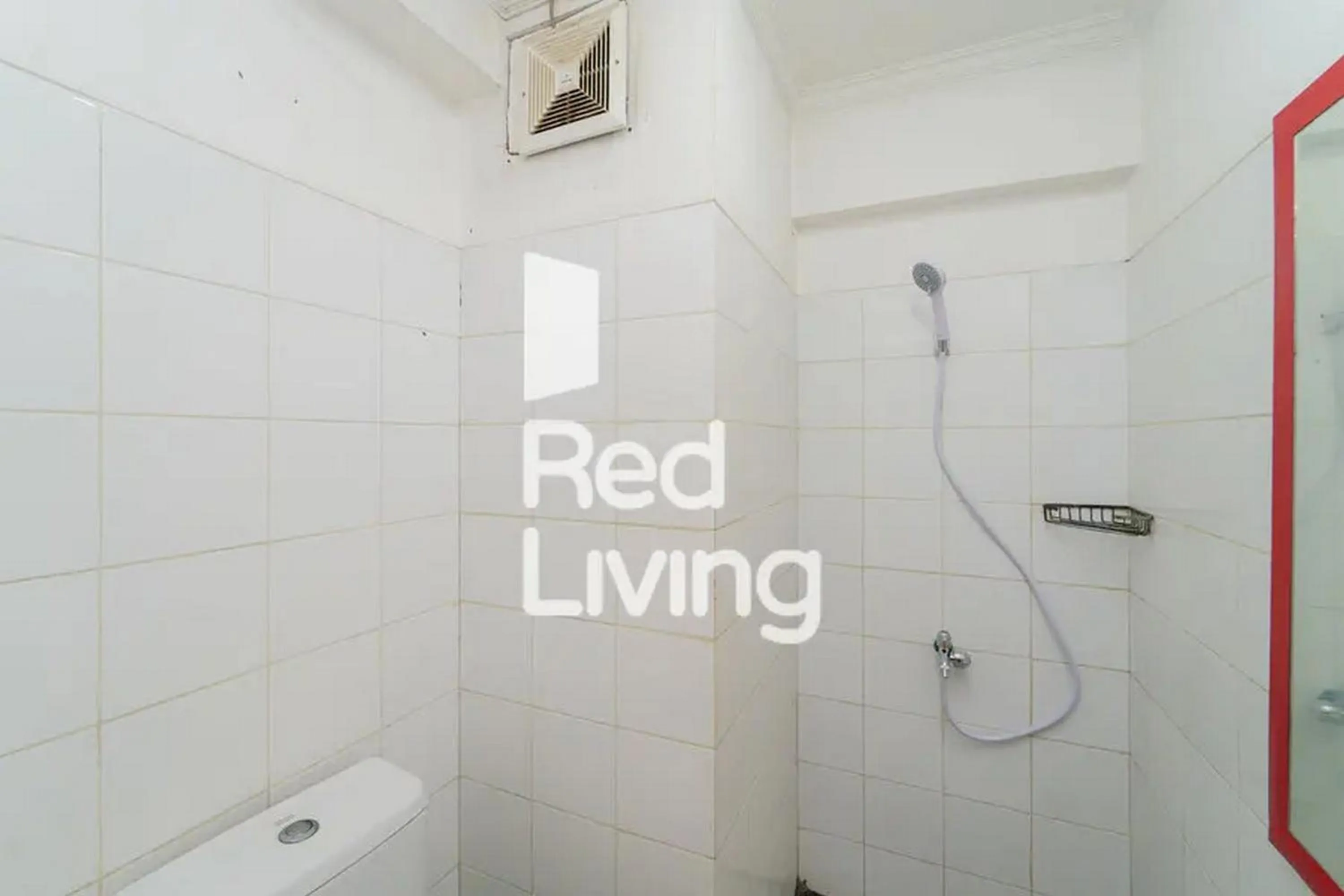 Bathroom in RedLiving Apartemen Sentra Timur Residence - Myroom id Tower Green