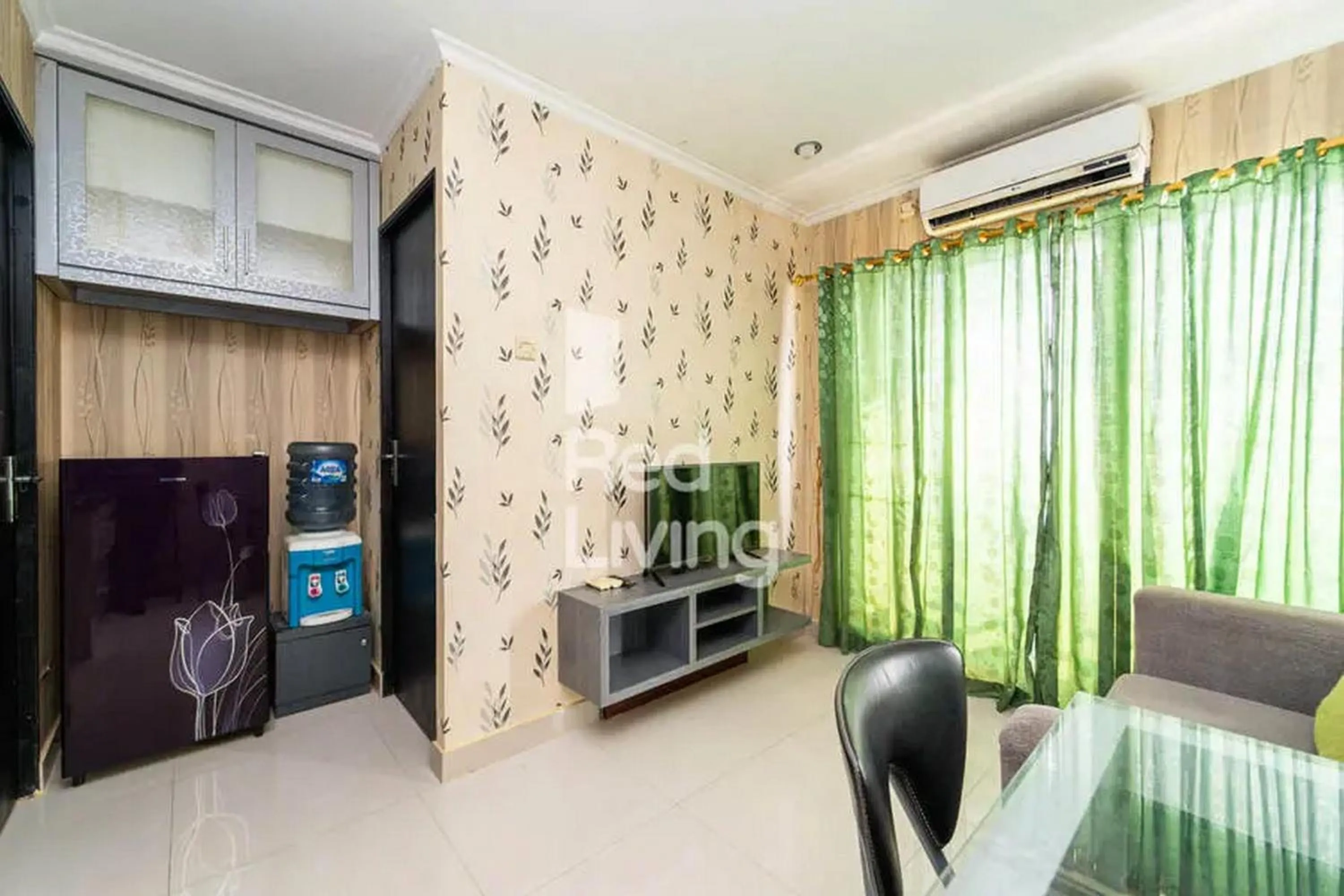 Communal lounge/ TV room in RedLiving Apartemen Sentra Timur Residence - Myroom id Tower Green