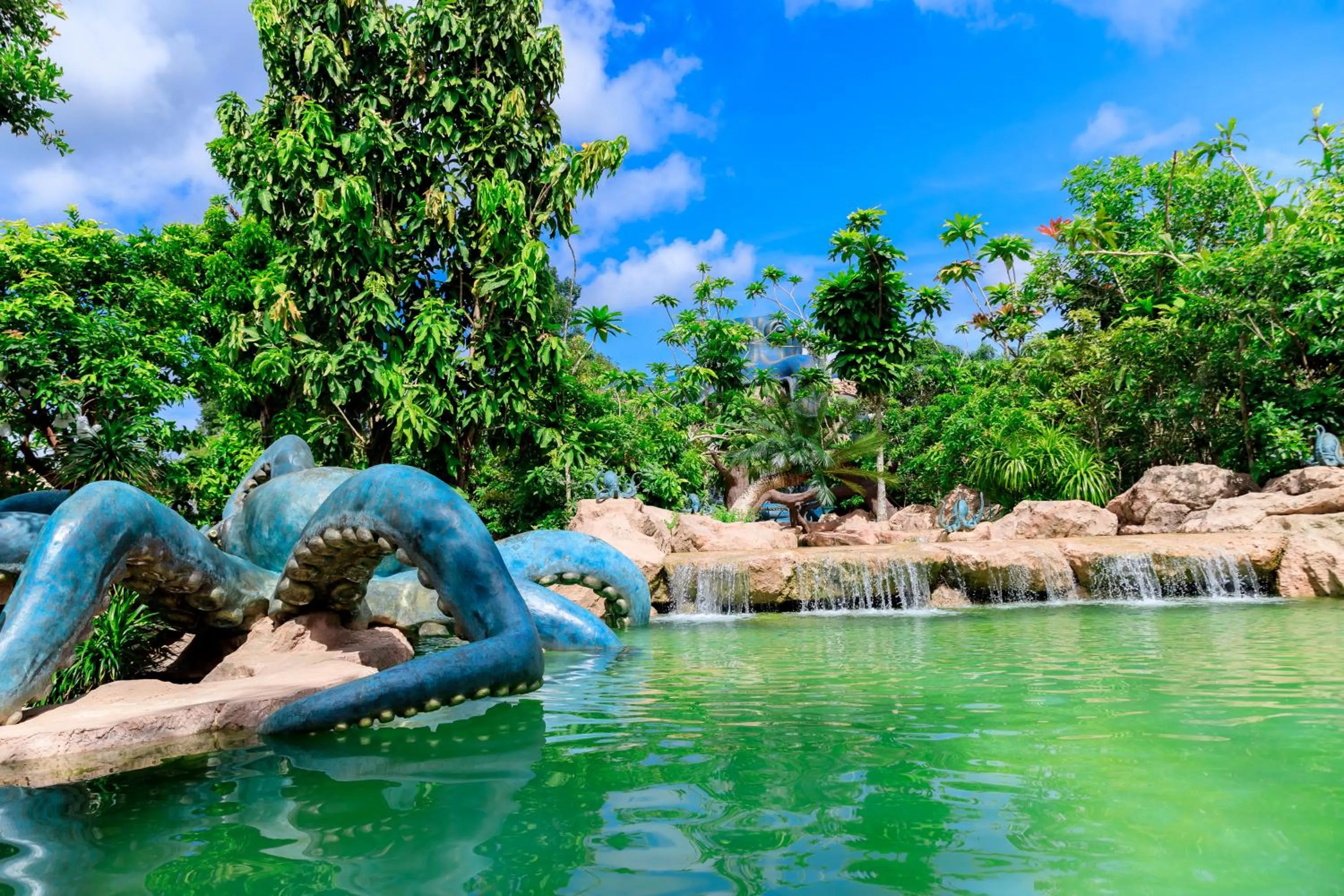 Hot Spring Bath in Saline Hot Spring Resort นำ้พุร้อนเค็ม รีสอร์ท