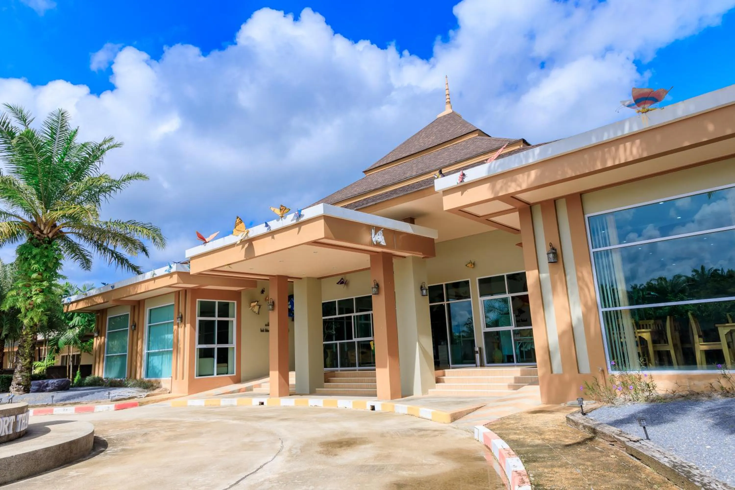 Property building in Saline Hot Spring Resort นำ้พุร้อนเค็ม รีสอร์ท