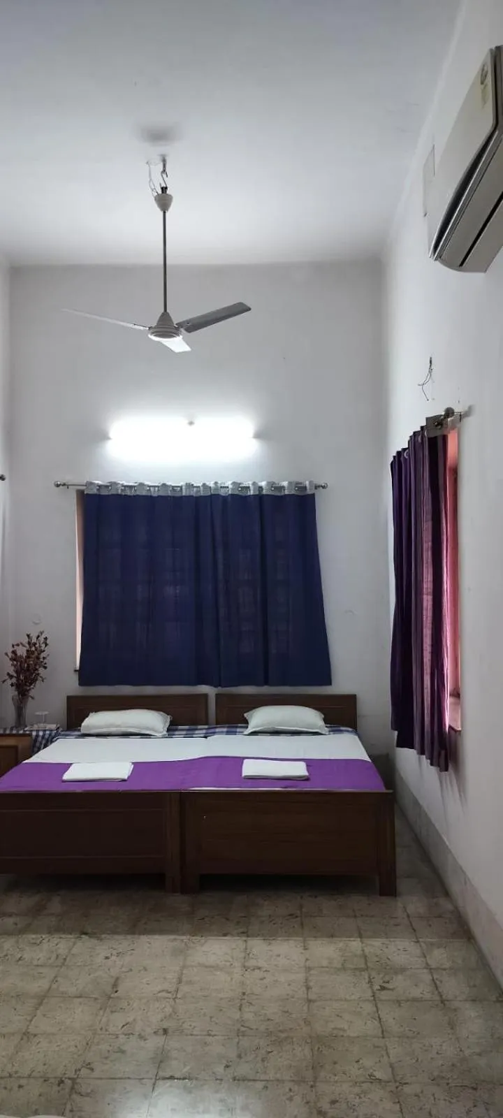 Bed in YWCA GALLWAY GUEST HOUSE