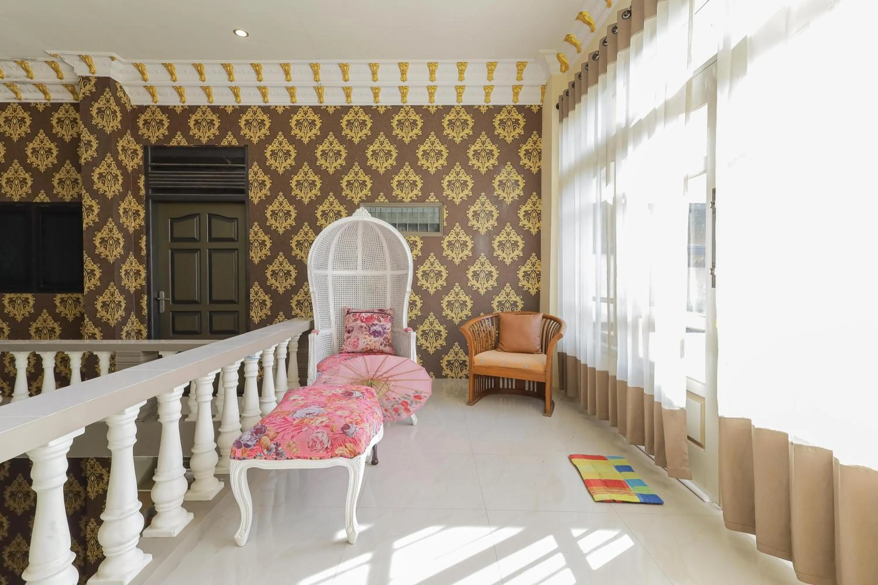 Seating area in RedDoorz Plus @ Villa Bontes Batu