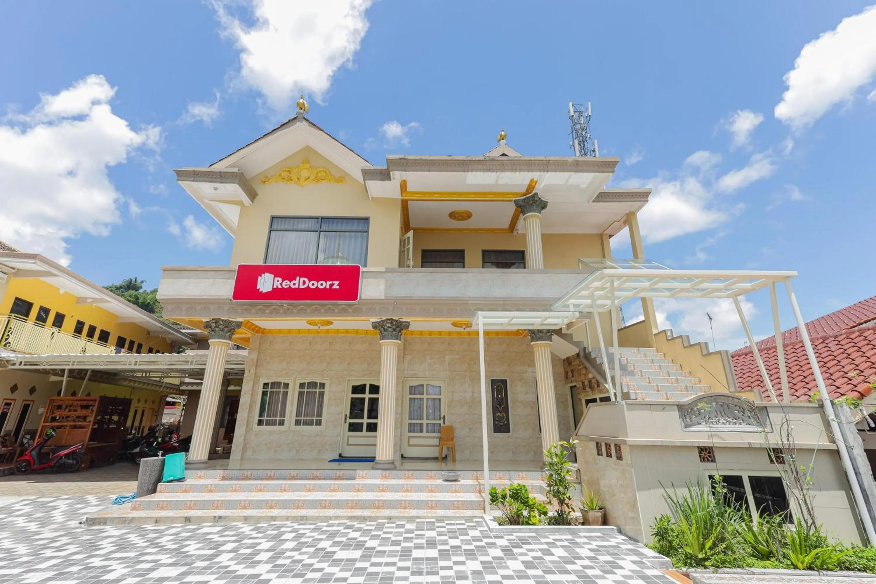 Property building in RedDoorz Plus @ Villa Bontes Batu