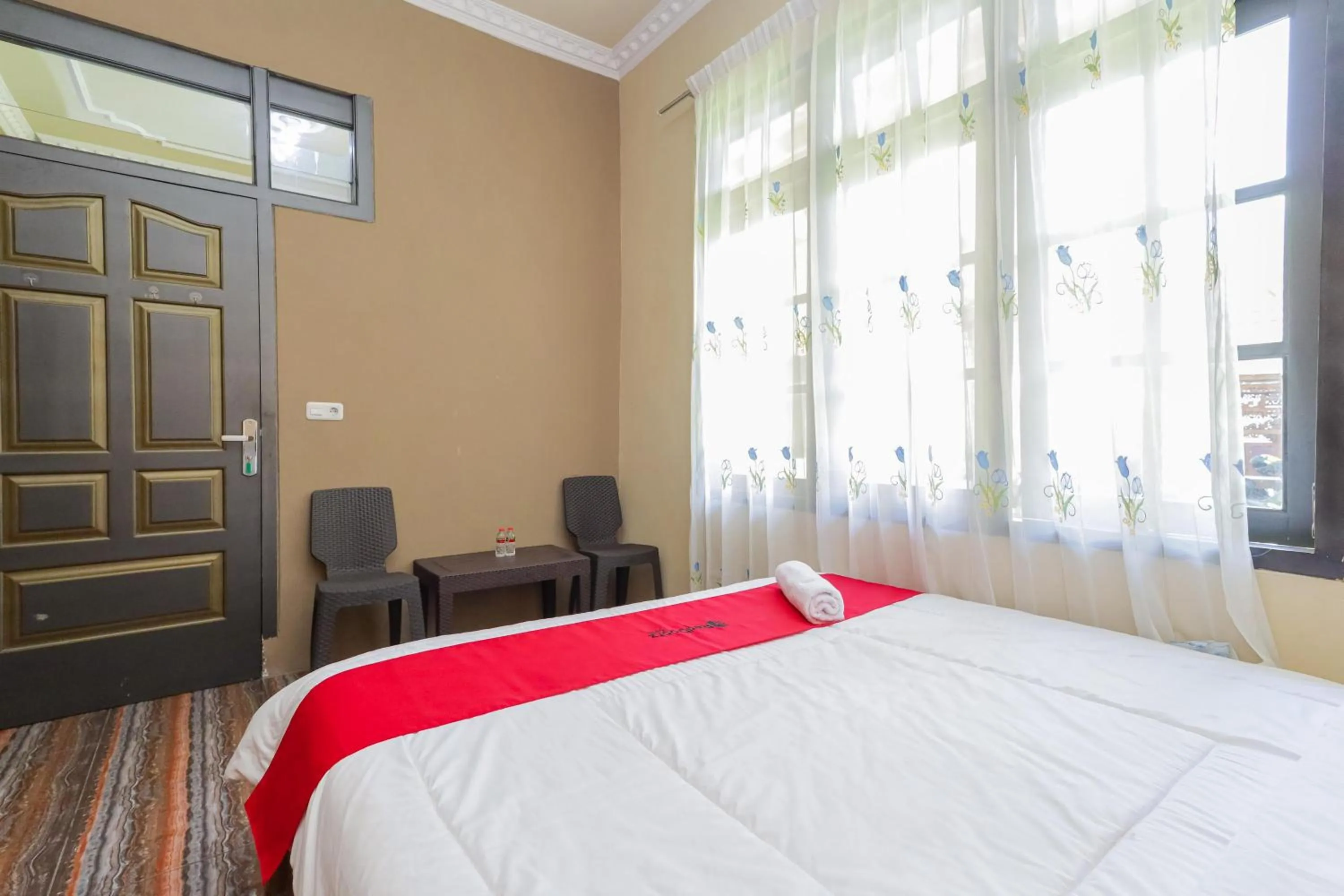 Bedroom, Bed in RedDoorz Plus @ Villa Bontes Batu