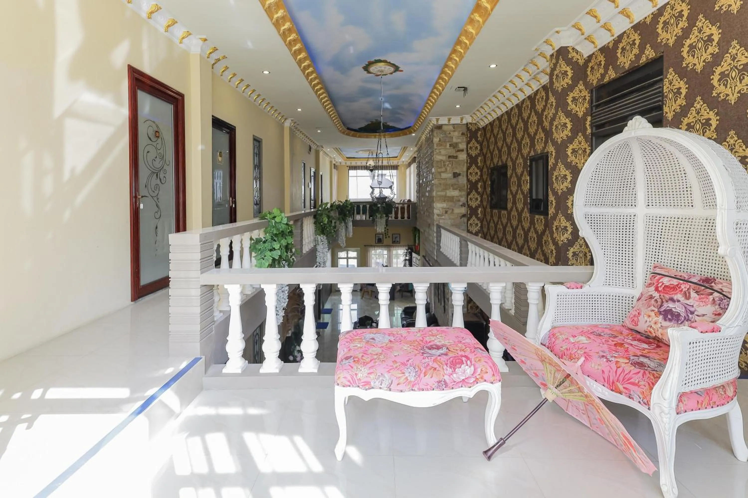 Seating area in RedDoorz Plus @ Villa Bontes Batu