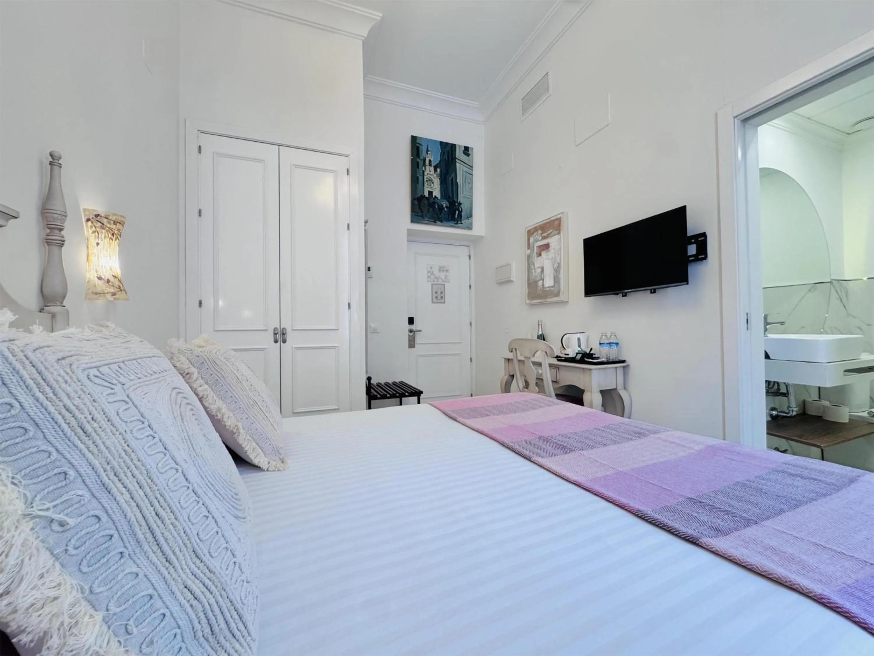 Photo of the whole room, Bed in Hotel Boutique Las Cortes De Cádiz