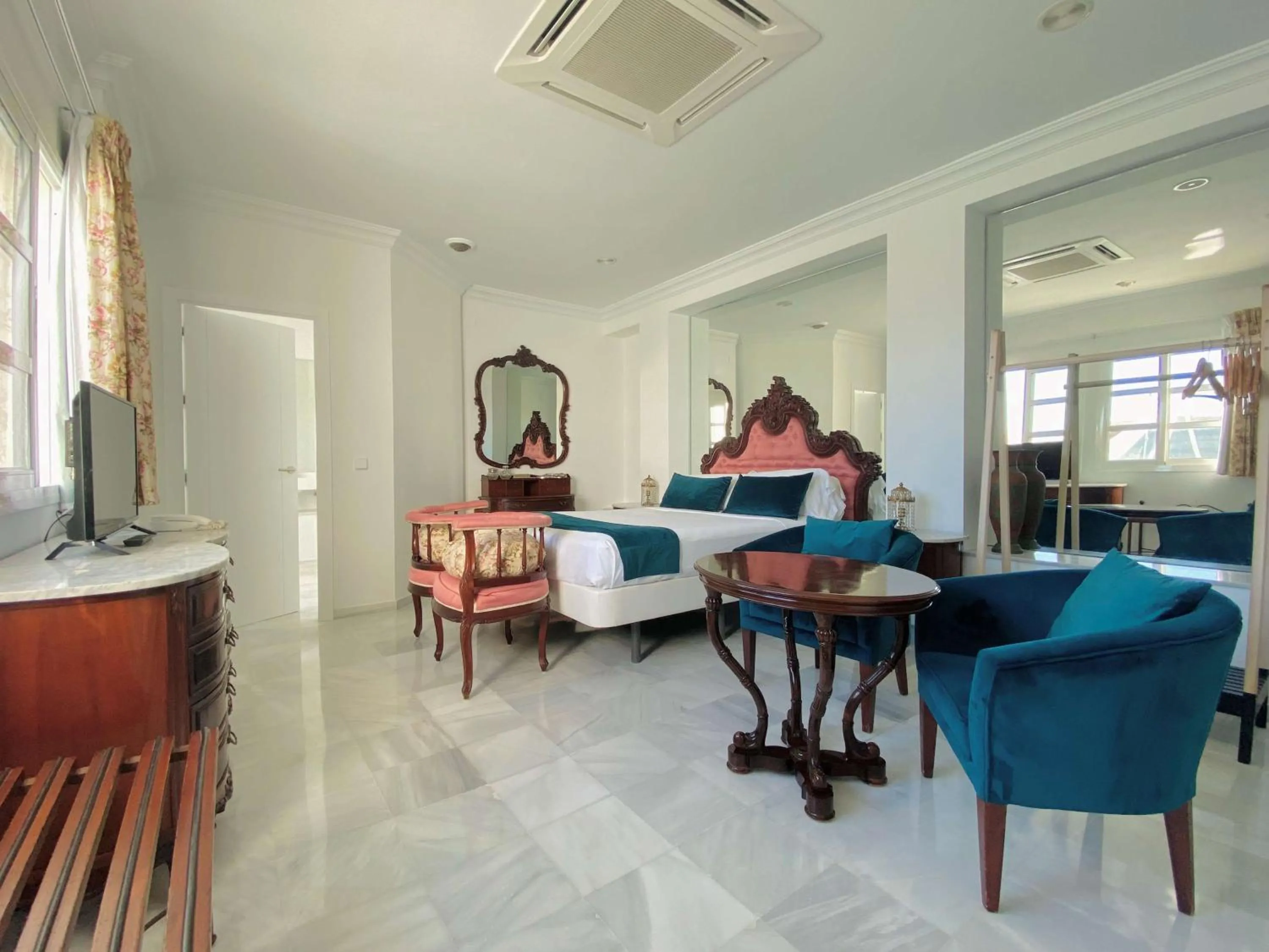 Bedroom in Hotel Boutique Las Cortes De Cádiz