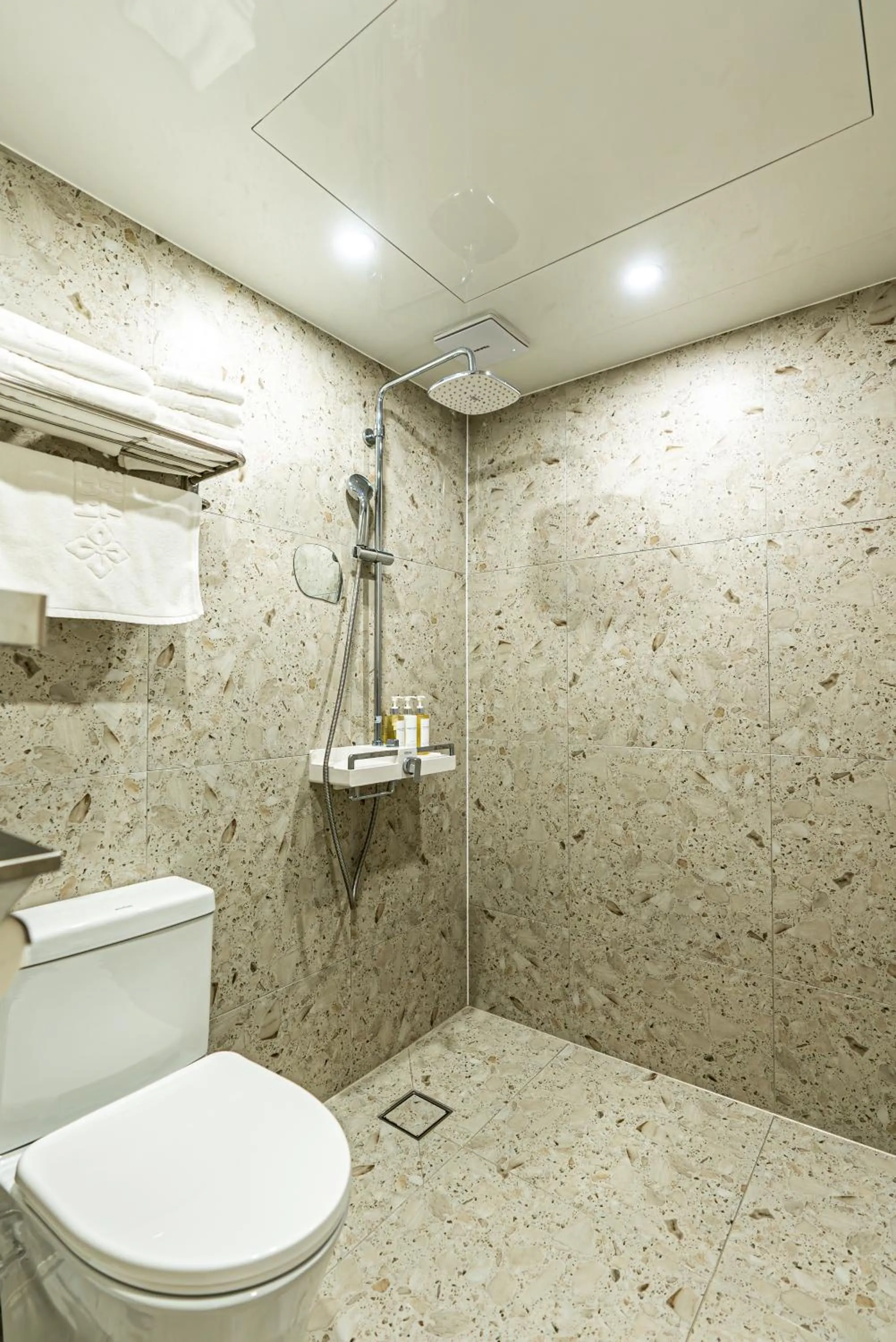 Shower in Hotel The Grang Seogwipo