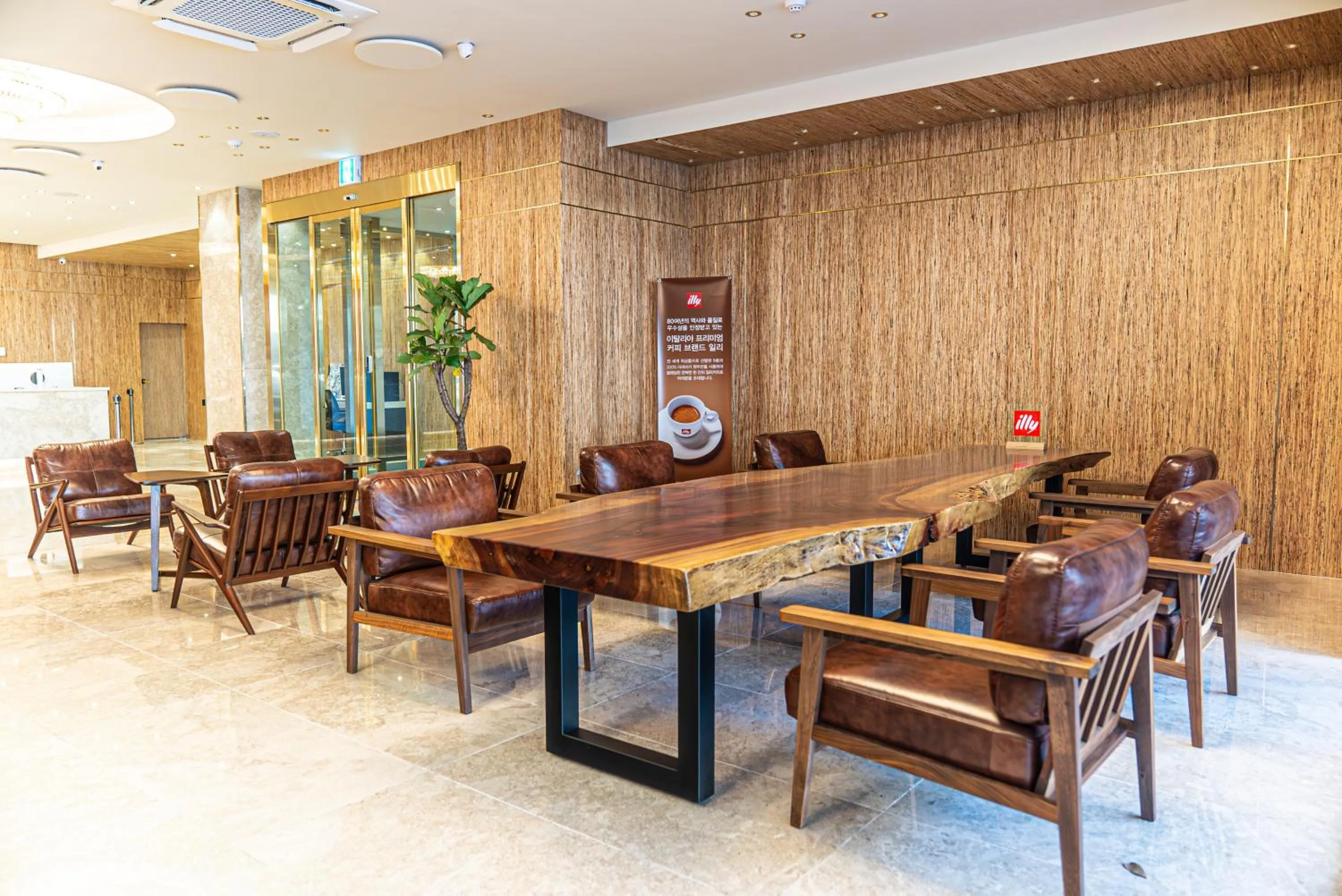 Seating area in Hotel The Grang Seogwipo