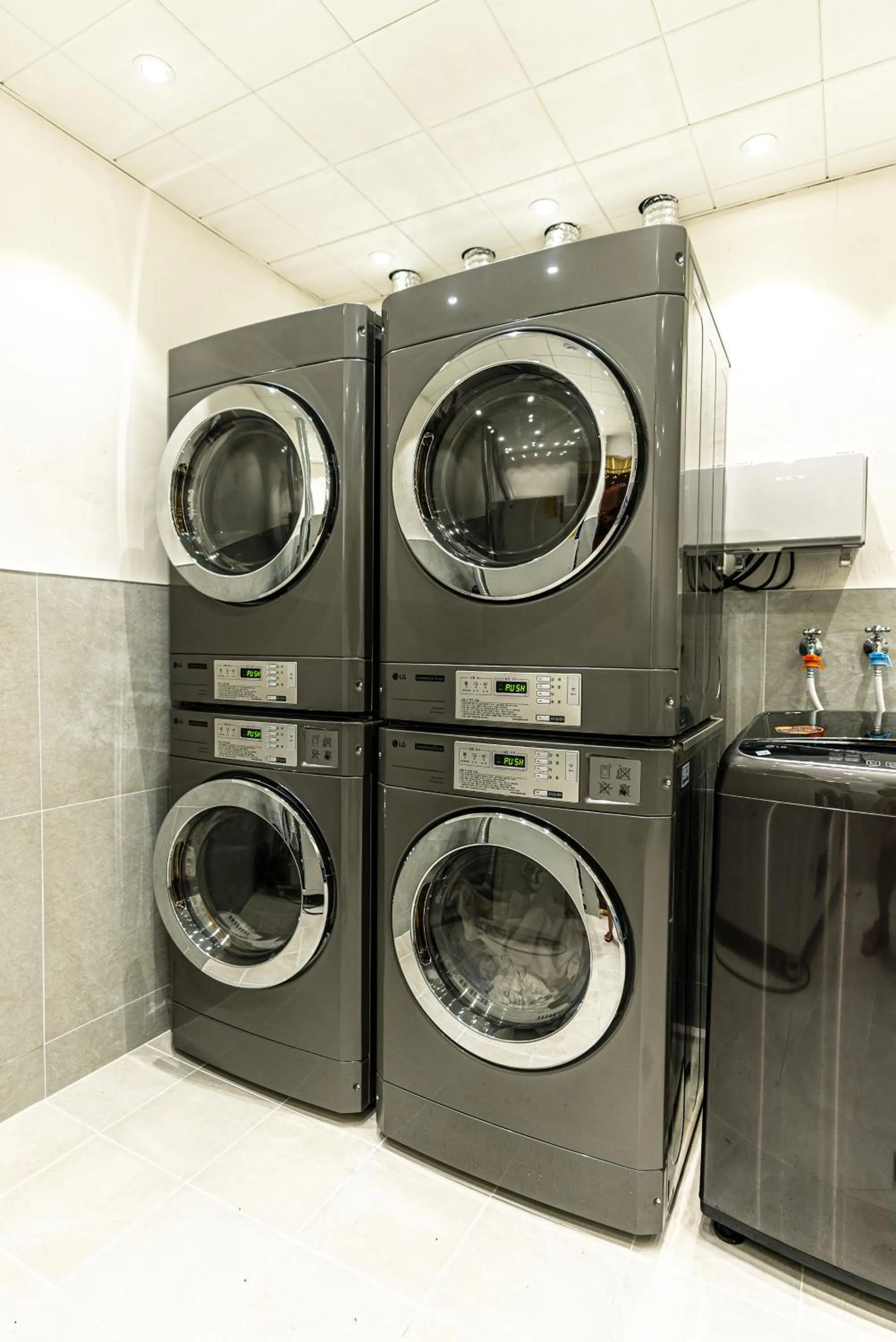 washing machine in Hotel The Grang Seogwipo