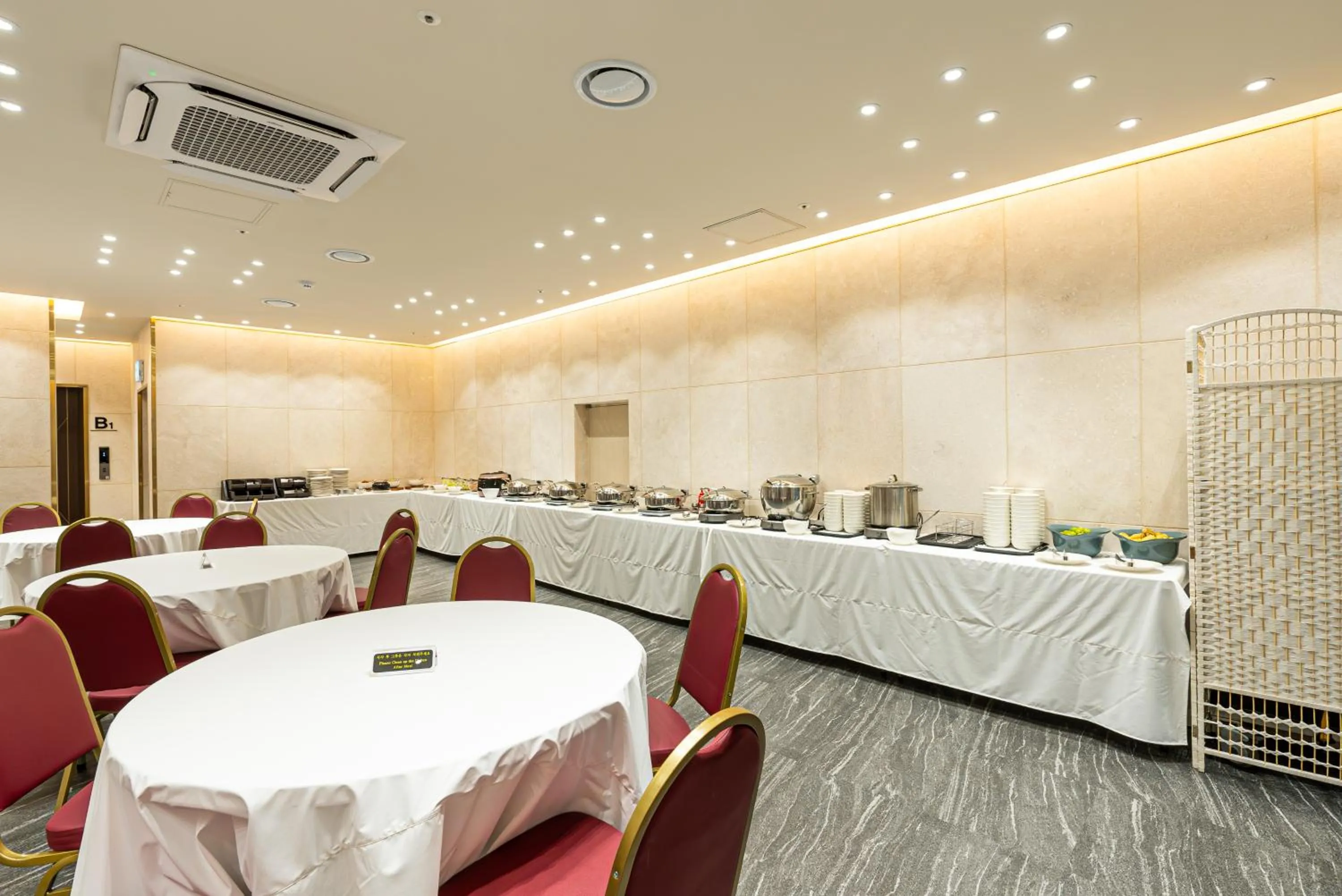 Buffet breakfast in Hotel The Grang Seogwipo