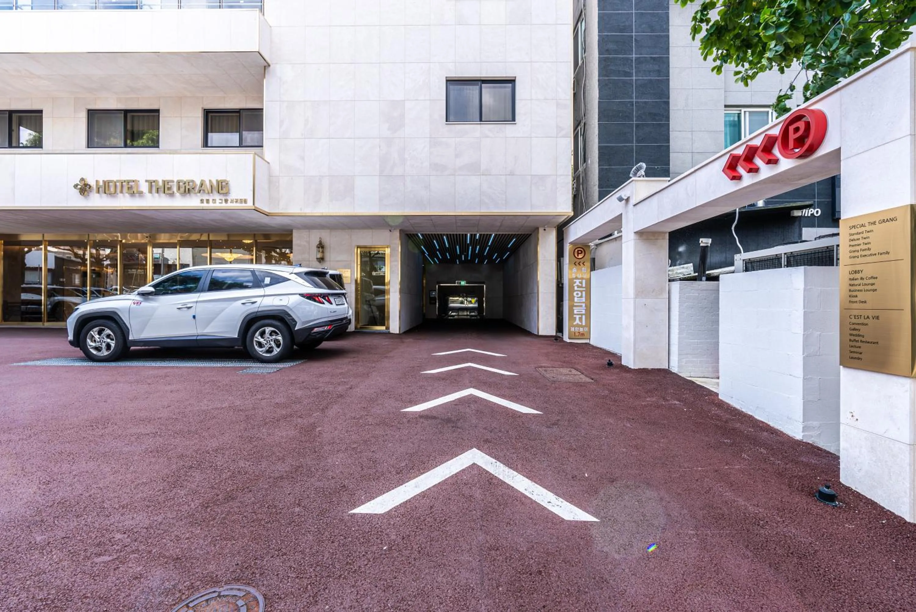 Parking in Hotel The Grang Seogwipo