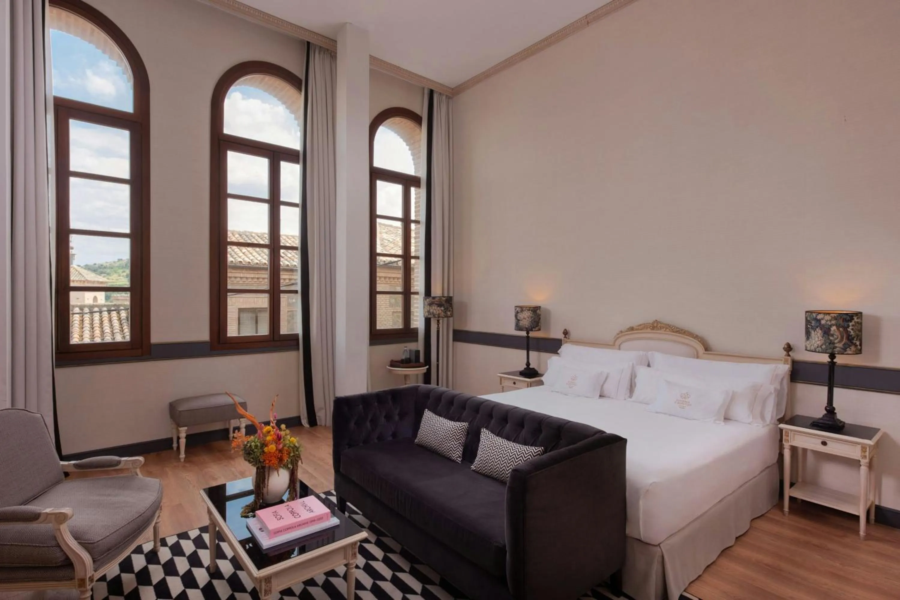 Photo of the whole room, Bed in Eugenia de Montijo, Autograph Collection