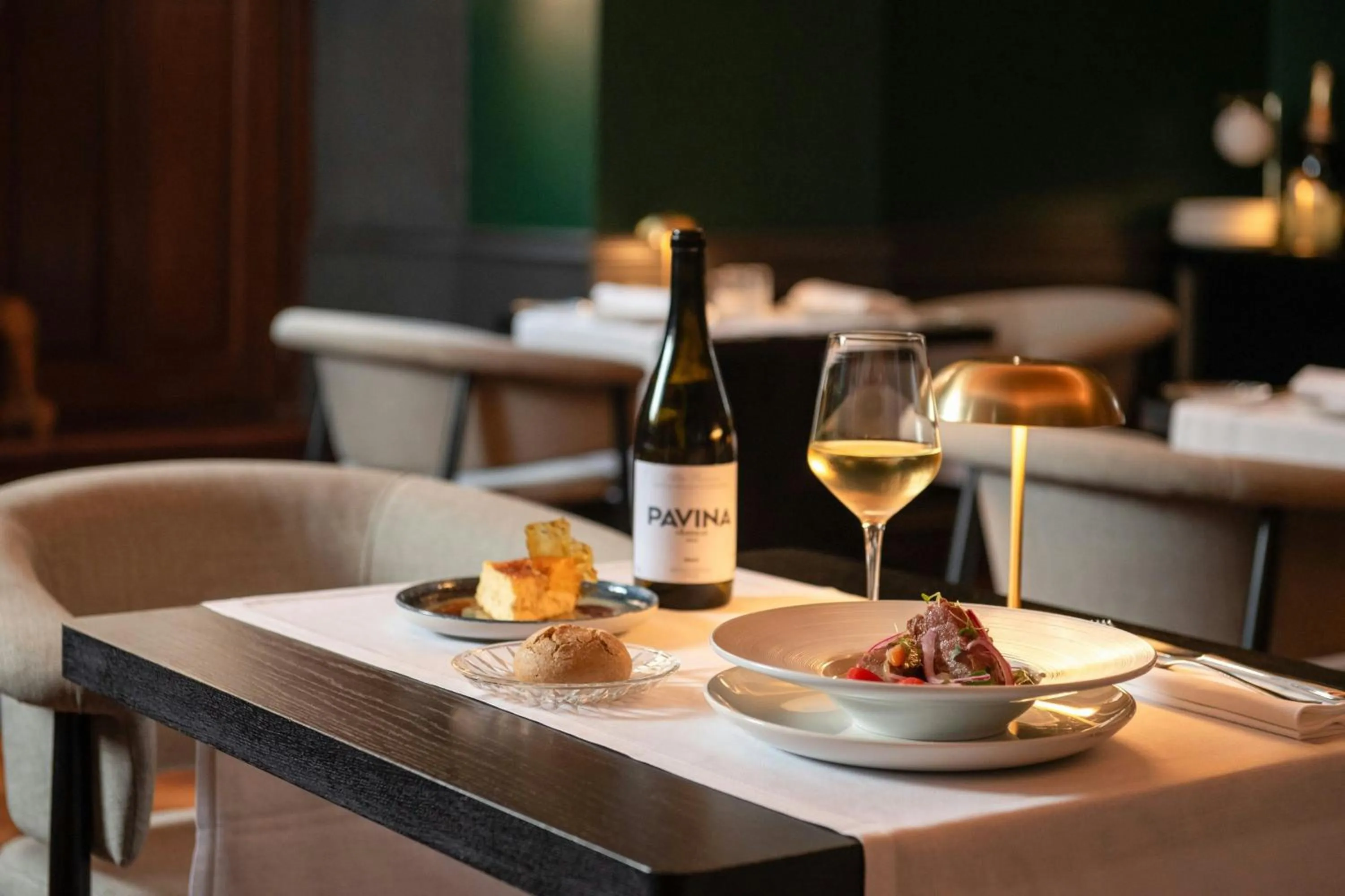 Restaurant/places to eat in Eugenia de Montijo, Autograph Collection