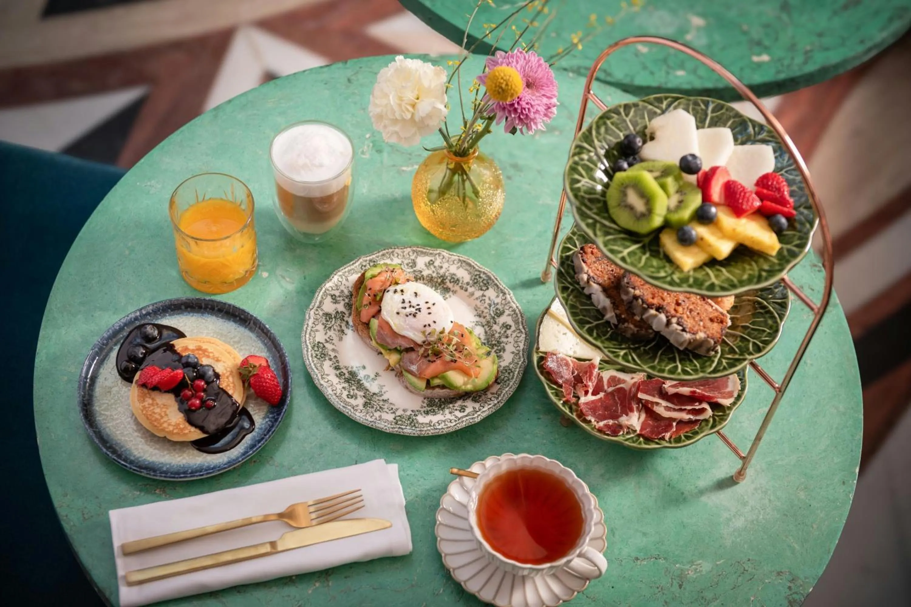Breakfast in Eugenia de Montijo, Autograph Collection