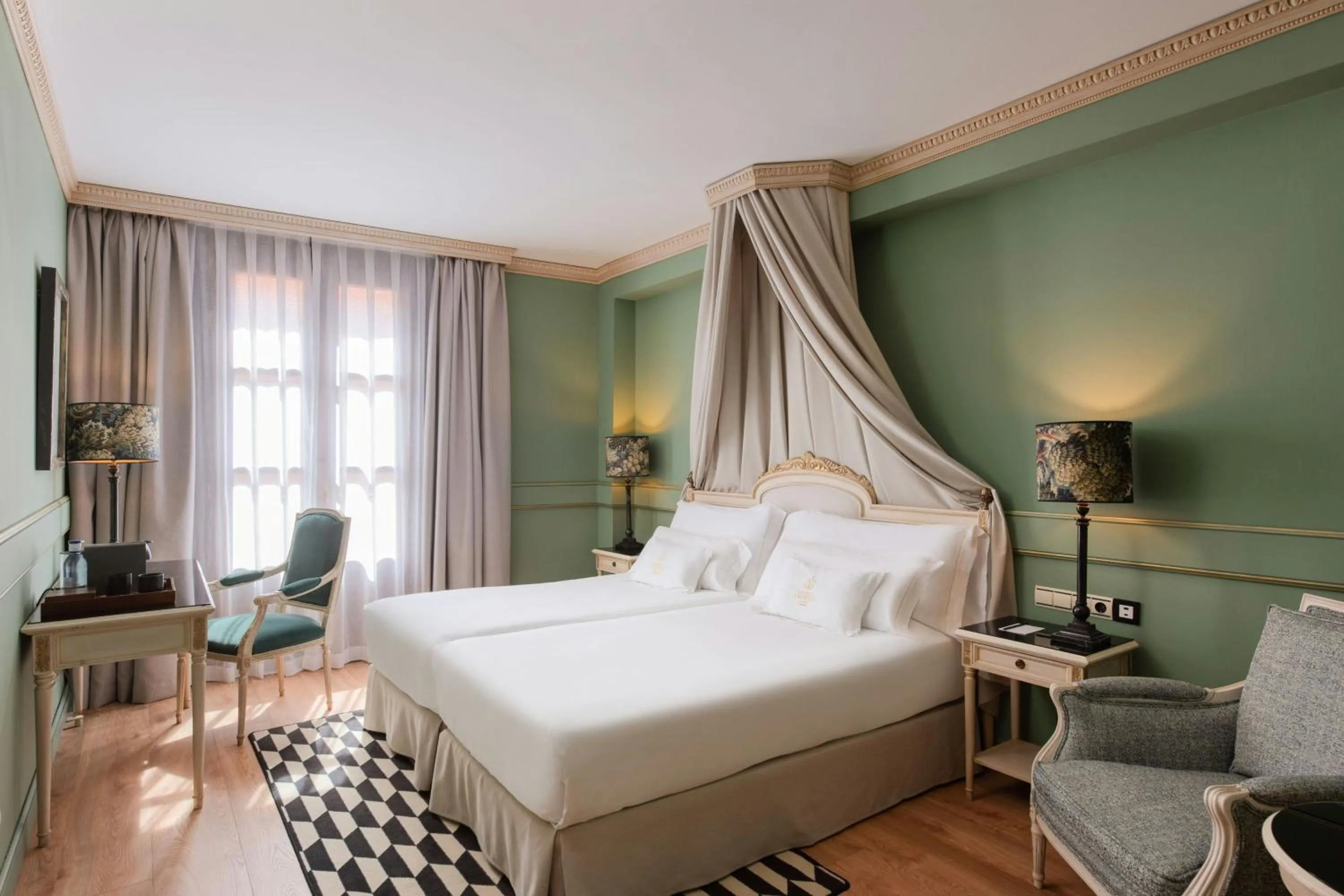 Photo of the whole room, Bed in Eugenia de Montijo, Autograph Collection