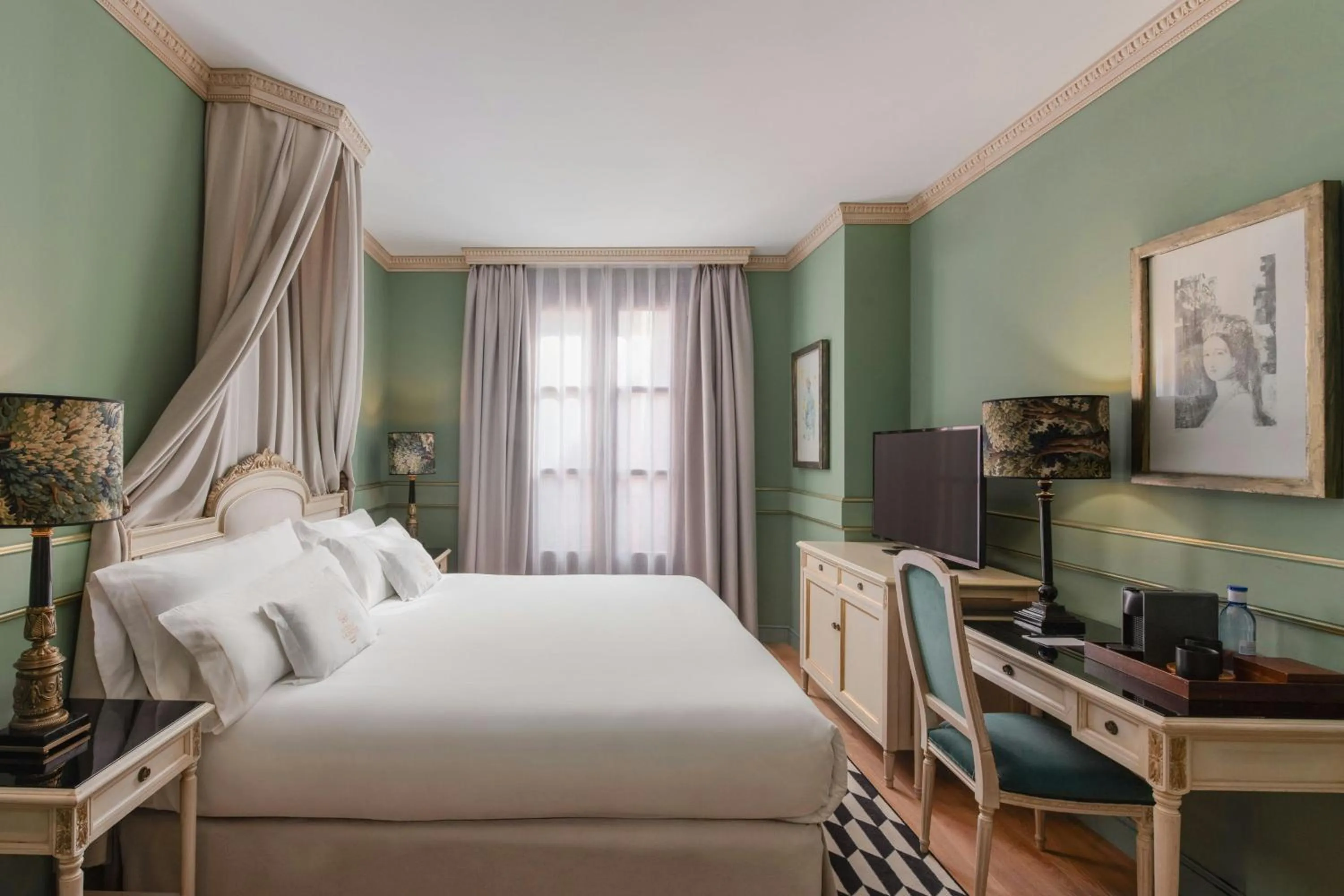 Photo of the whole room, Bed in Eugenia de Montijo, Autograph Collection