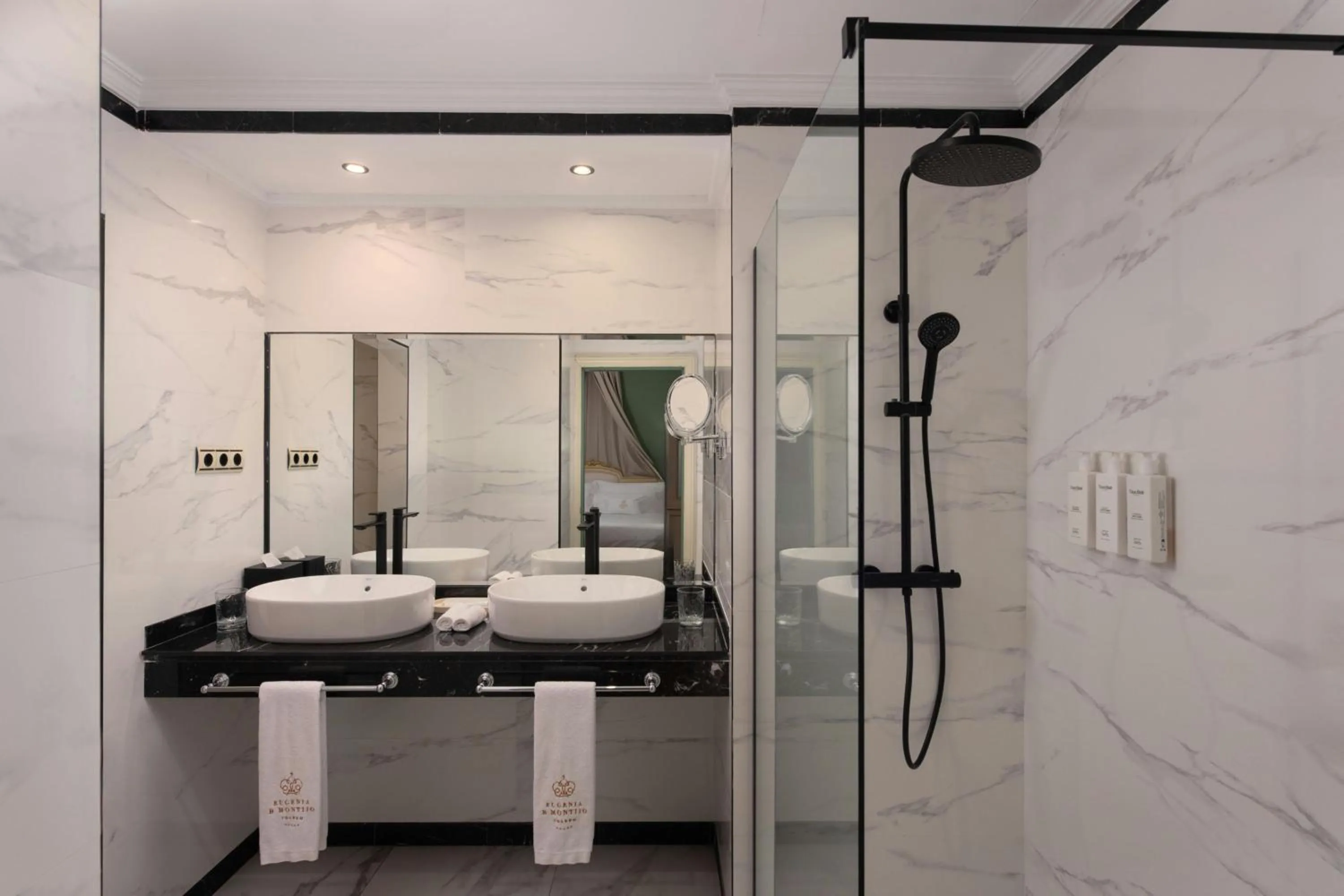 Bathroom in Eugenia de Montijo, Autograph Collection