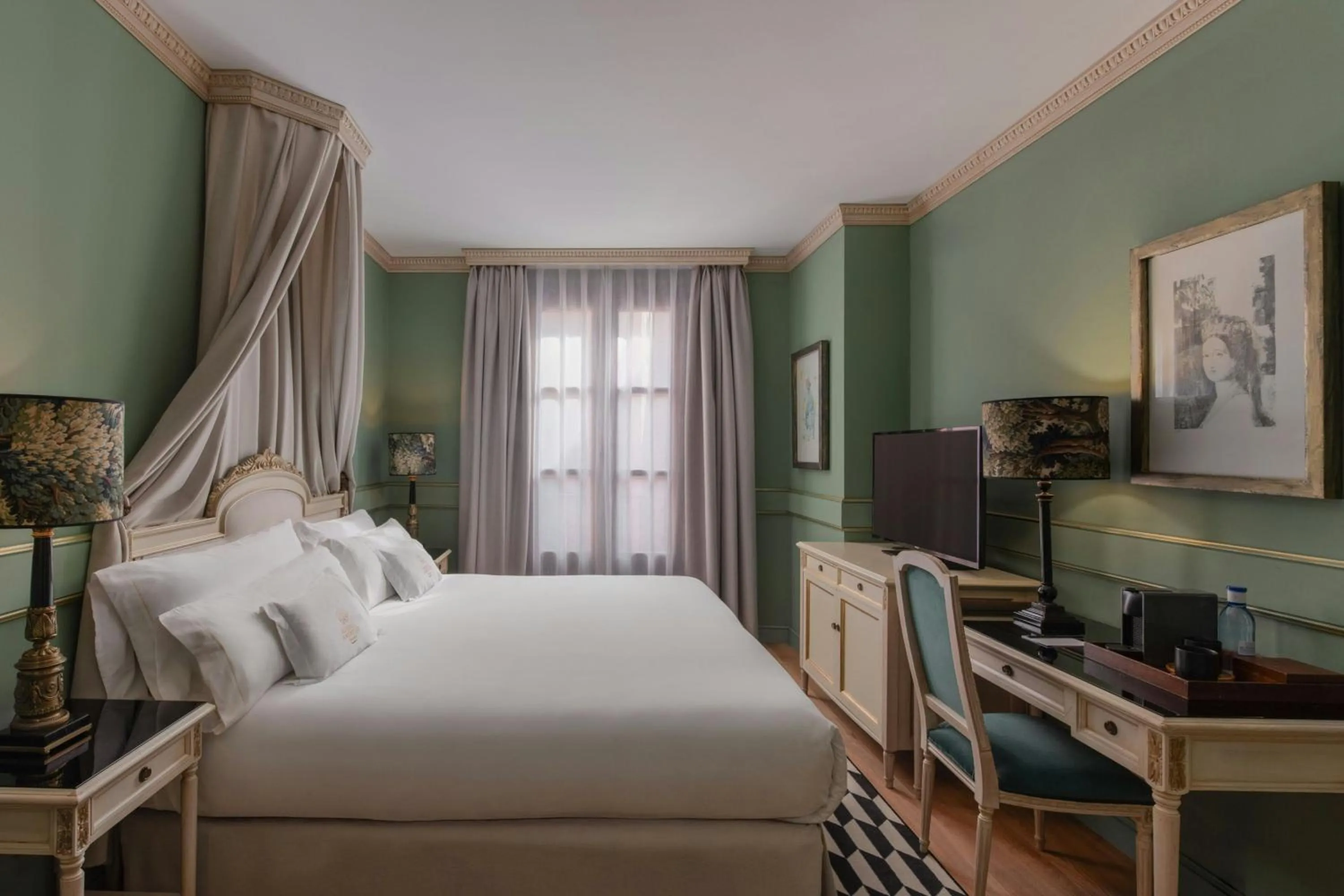 Photo of the whole room, Bed in Eugenia de Montijo, Autograph Collection