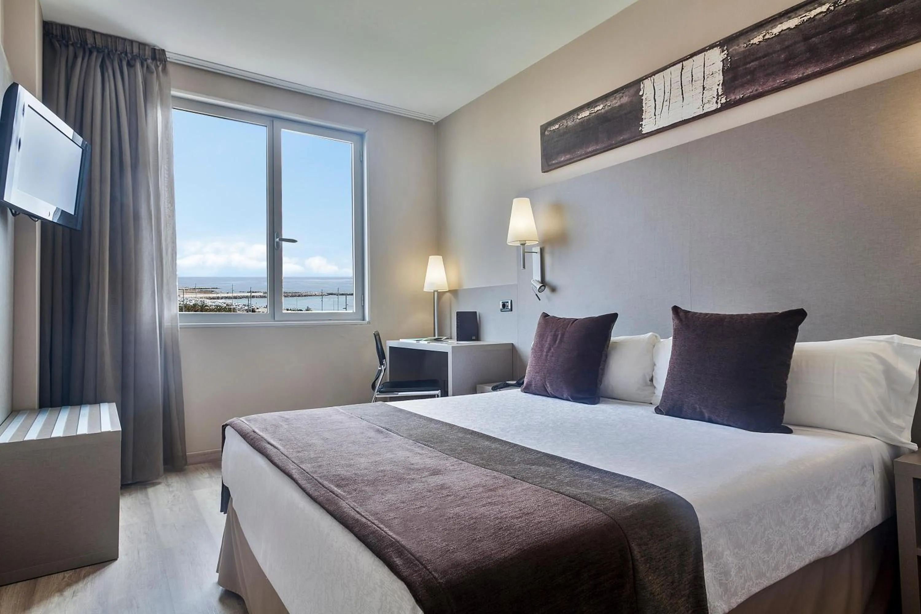 Photo of the whole room, Bed in Hotel Best Front Maritim